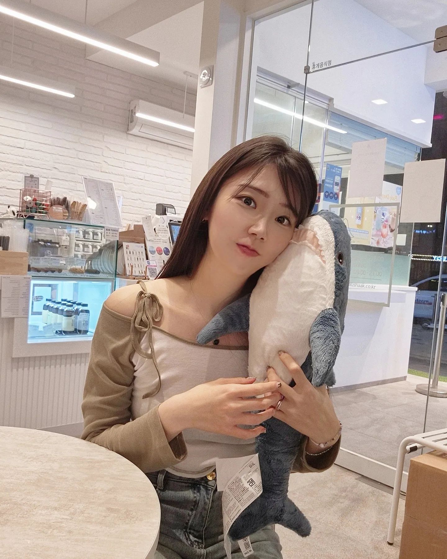 나의 근황~ 🦈🩶🤍🩶🤍
#벌써4월말