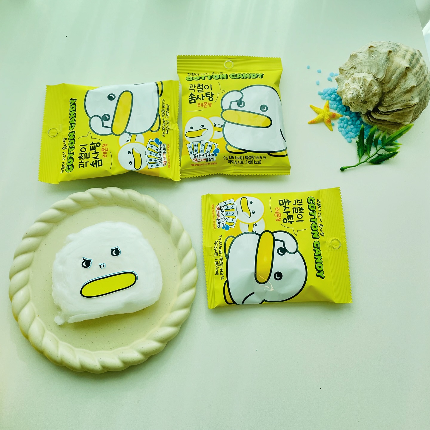 #협찬 #곽철이솜사탕 #곽철이

귀엽고 재미있는 솜사탕 발견!
가을 나들이 갈 때
아이들 꼭 솜사탕 찾잖아요?
CU편의점에서 get 할 수 있고
비닐 포장되어 있어 위생적이며
식용스티커로 솜사탕을 꾸밀 수 있어
더 좋아했답니다.^^

 #곽철이스티커 #식용스티커 #CU #씨유편의점 #CU편의점 #단독출시 #CU편의점신상 #편의점신상 #솜사탕 #DIY솜사탕 #식용스티커솜사탕 #솜사탕스티커 #곽철이DIY솜사탕
