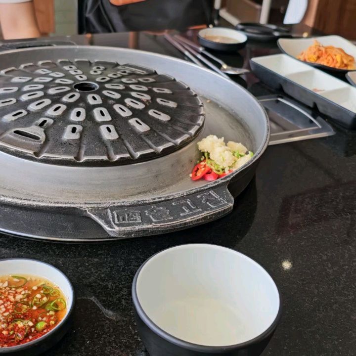 구래동에서 유명한 #구래동고깃집 솥고집에 방문했습니다.

맛있는 메뉴 먹었는데 고기 질도 좋고 밑반찬도 깔끔해서 만족스러웠네요.

다음에도 또 와서 식사하고 싶은 곳이었습니다.

#구래동삼겹살 #구래동맛집

#김포맛집 #구래동가족모임 #김포구래솥뚜껑삼겹살 #솥고집김포구래점

 

#구래동고깃집

#구래동삼겹살

#구래동맛집

#김포맛집

#구래동가족모임

#김포구래솥뚜껑삼겹살