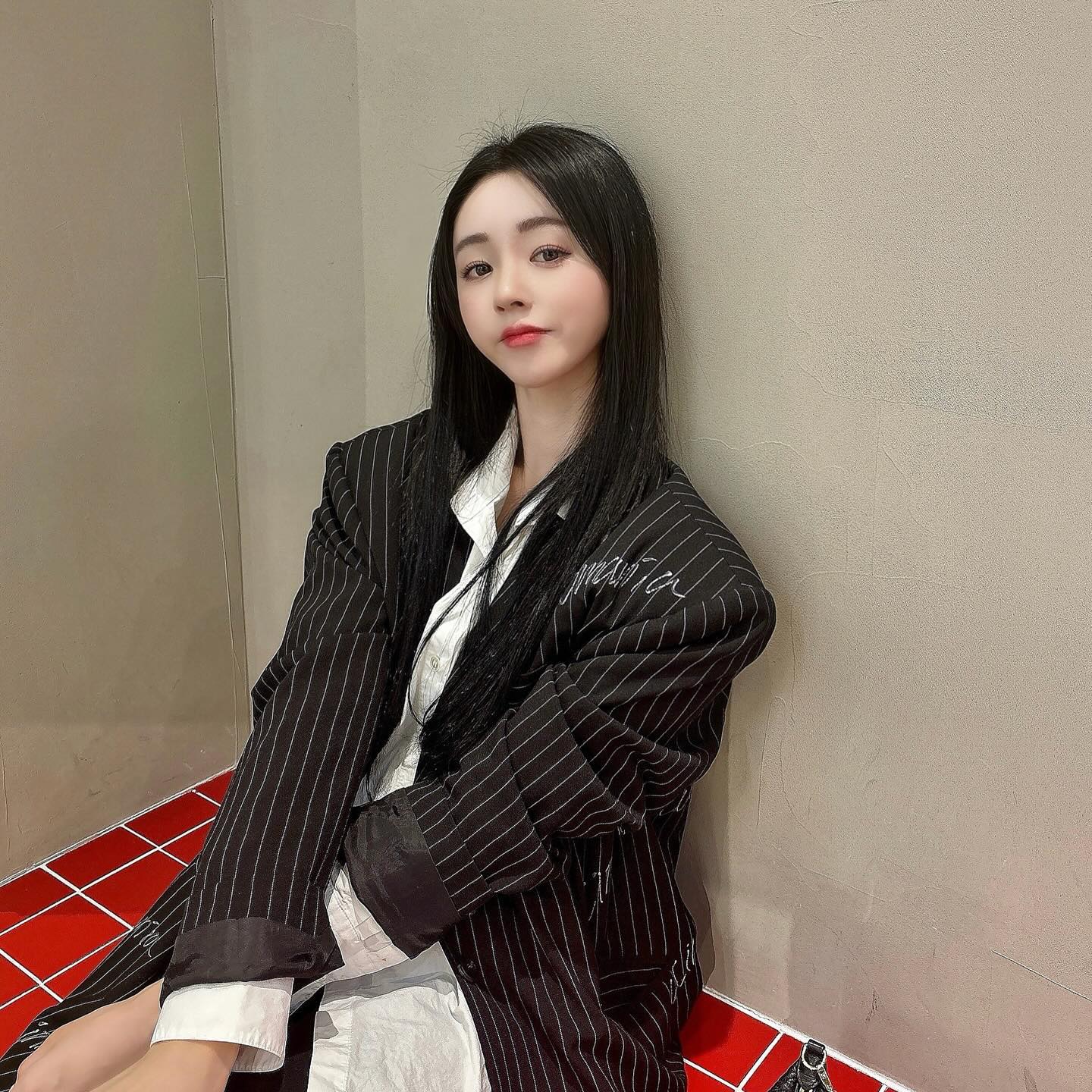 ⠀⠀⠀⠀⠀
퇴근하고 여태 쇼핑했더니 지쳐버림;;;
빨리 집가서 눈물의 여왕이랑 기생수 정주행 해야된다고...!