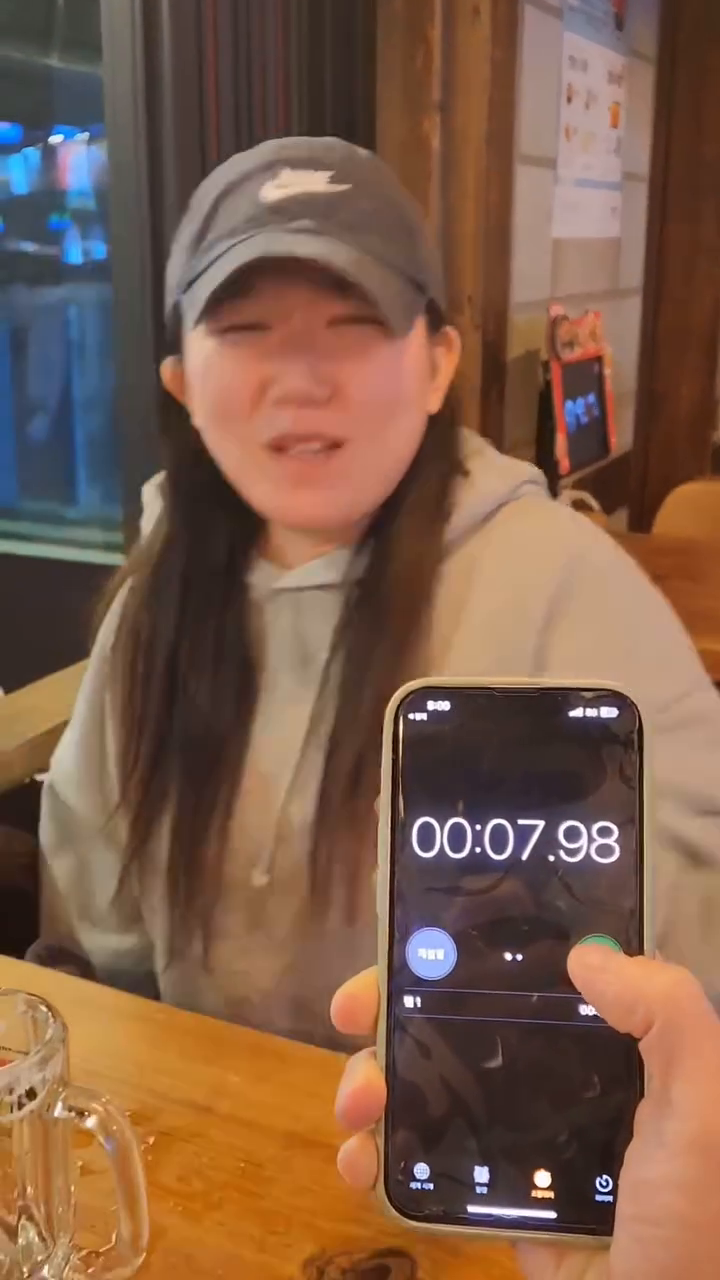 저희 커플은 가끔 데이트비용으로 내기를 해요! 이번에는 술 빨리 마시기 배틀을 했답니다🤣ㅋㅋ 가끔 이런것도 재미있죠 ㅎㅎ
오늘의 종목은 맥주 빨리마시기!! 7초컷도 빠르다고 생각했는데 무려 3초컷 강자한테 져버렸네요😂 비록 내기는 졌지만 쿨하게 오늘의 데이트는 제가 쏩니다!!

동갑내기 커플이라 그런지 베프처럼 소소한 데이트에도 알콩달콩 재미를 찾으면서 행복한 시간을 보낼 수 있는 것 같아요😍
 역시 같이 노는게 제일 재밌는 짝꿍💕 
결혼하고서도 평생 이렇게 재미있게 지내고 싶어요💕💕
물론 과음은 절대 네버❌❌🙅‍♀️💖

#동갑내기 #동갑커플 #동갑내기커플 #커플 #데이트 #데이트스타그램 #커플스타그램 #예비부부 #동갑내기부부 #부부스타그램 #예비신부 #예비신랑 #결혼준비 #술스타그램 #생맥주 #내기 #주말 #커플일상 #주말데이트 #주말일상그램 #친구 #베프 #우정