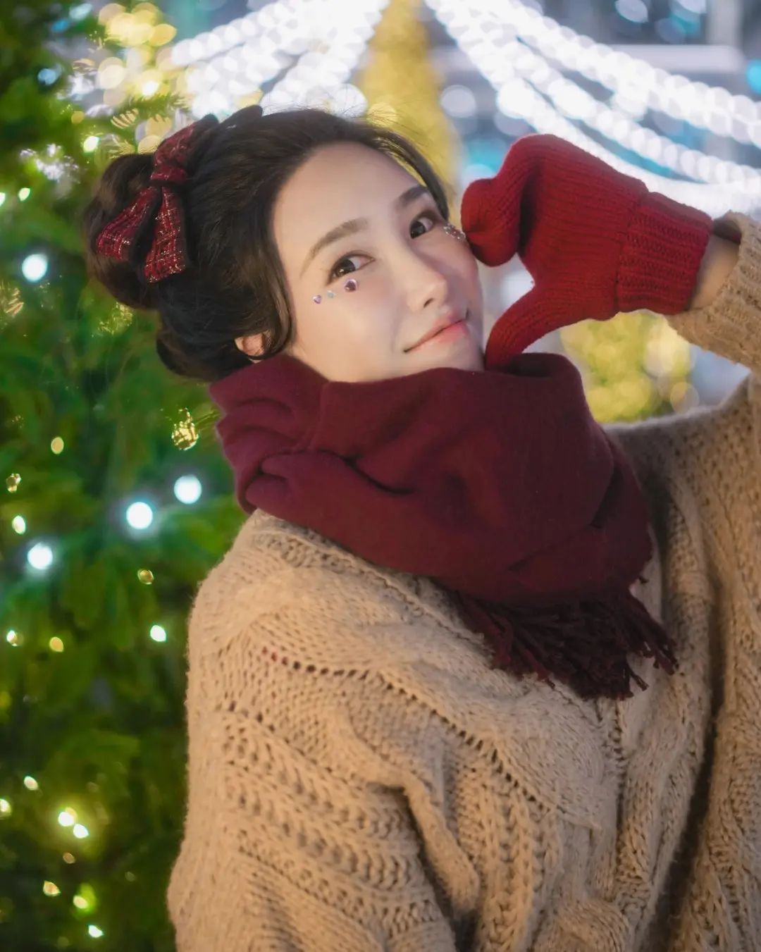 🎄Merry Christmas🧸
(대전 현대프리미엄 아울렛)

Photo by_monnim 
Model glaring_daisy_ 

#크리스마스컨셉촬영#크리스마스트리🎄#크리스마스코디#겨울스냅촬영#일반인모델촬영