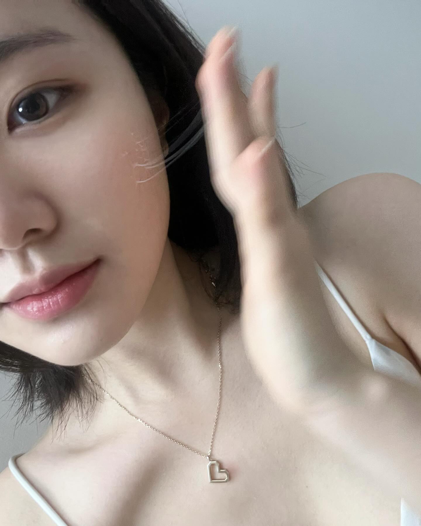 #광고

젊음의 핵심 성분 NAD Power24™을 함유한 
24시간 피부 장벽 강화 & 리페어 에센스가 출시되었습니다!
10가지 노화 시그널 케어를 통해 8살 어려보이는 
피부나이로 케어 가능하답니다.
영양감 있게 쫙 늘어나는 제형인데, 흡수가 빠르고
끈적임 없이 마무리 되어 매일 사용하기에 부담이 없더라구요
이번에 새로 리뉴얼되어, 4세대 업그레이드된 모습으로
출시된 더후 에센스 다들 사용해보세요 :)

thehistoryofwhoo_official #더후 #더후비첩자생에센스 #더후nad #비첩nad #비첩자생에센스 #nad에센스 #리페어에센스