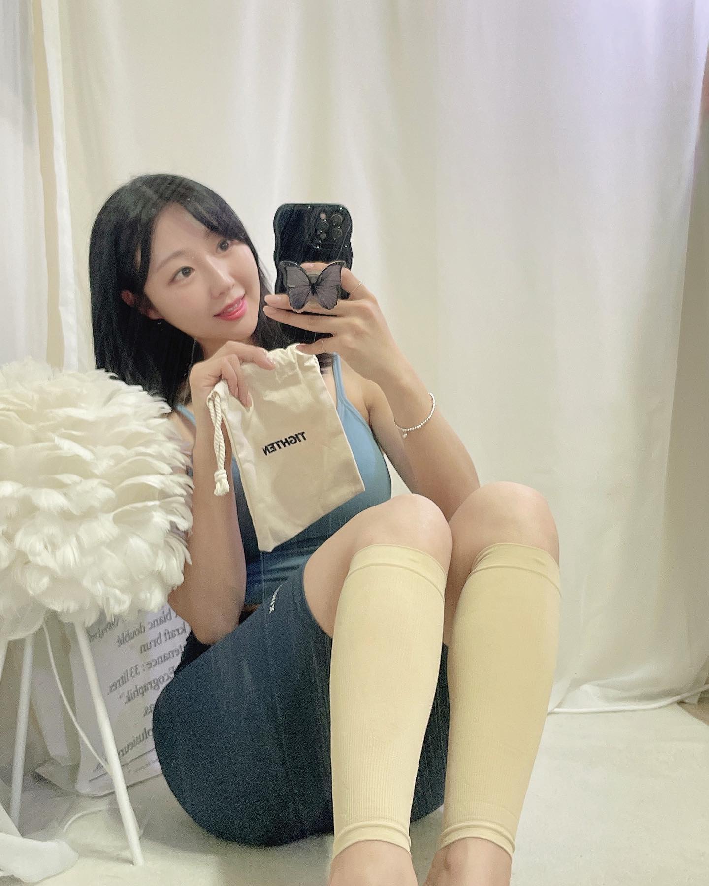 #협찬

제가 직접 써보고 종아리가 너무 편해지는걸 느껴
소개시켜드리고 싶은 다리압박 스타킹이예요!
모양도 다리 구조에 맞게 설계되어
일반 압박 스타킹과는 달라요

✔️앞면 - 정강이 부분의 ‘T'패턴이 압박용밴드가 틀어지지 않고 바르게 착용되도록 도움을 주며 강한 압으로 종아리를 단단하게 잡아줘요
✔️뒷면 - 발목1단계 + 종아리4단계로 부위별로 체계적인 압박 패턴이 설계되어 장시간 착용에도 편안하고 안정감있는 착용감을 보여줘요

디자인 특허까지 받고 의료기기 전문회사에서 만든 의료기기 압박스타킹이라 더 믿음이 가더라구요!

📌장시간 앉아 있을 때
📌집에서 편하게 쉴 때
📌운동이나 산책할 때

제품별 다양한 색상과 다양한 사이즈, 종아리형, 허벅지형으로 나뉘어져있어 선택의 폭이 넓어 너무 좋았어요❤️

✅구매시 알림설정 하시면 무료배송 쿠폰이 발급된다고 합니다 :) 
✅구매링크 
 ➡️ http://smartstore.naver.com/tighten

#타이튼 #압박스타킹 #압스 #바디케어제품 #다리관리 #다리압박스타킹 #다리압박스타킹추천 #의료용압박스타킹 #타이튼압박스타킹 #타이튼스타킹