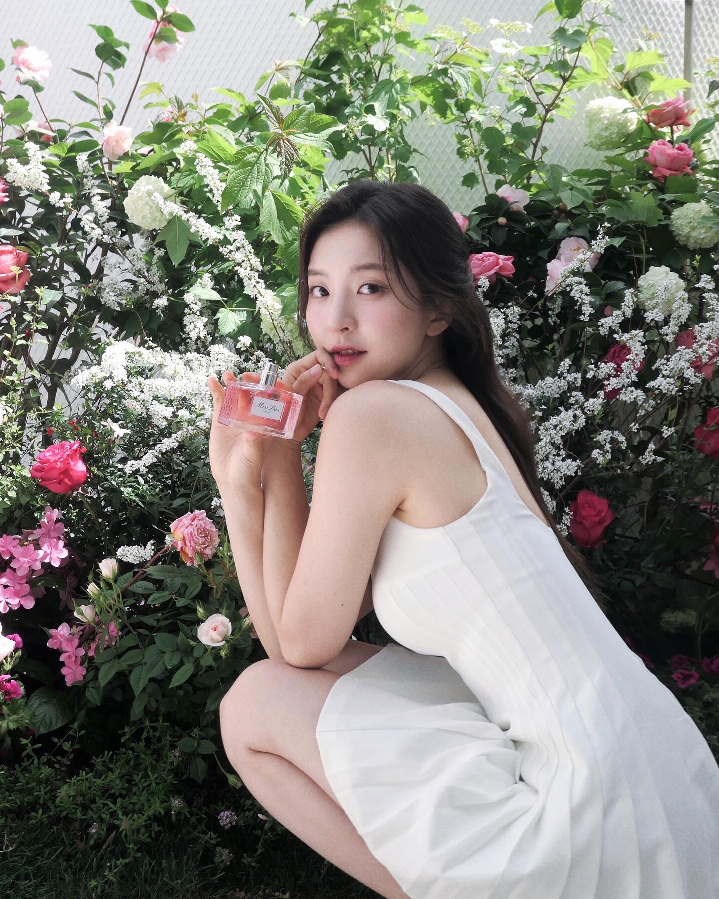 #유료광고 diorbeauty 화사했던 날씨와 너무나도 잘 어울렸던 오늘, Miss Dior Perfume Presentation에 다녀왔어요💞🩰 

사랑과 자유를 상징하는 하우스 최초의 향수 Miss dior에 대한 찬사를 담아 재탄생한 이번 New 미스 디올 퍼퓸은 기존 플로럴 계열의 향에 우디향을 더한 조금은 중성적인 느낌이었는데요 그만큼 우아하면서도 강인하고 대담한 디올의 여성상을 향기로서 느껴볼 수 있었어요🫂 많은분들이 궁금해하실 이번  New 미스 디올 퍼퓸은 이번 4월 15일에 온라인 부티크에서 선런칭 되었는데요 다가오는 5월 1일 정식 런칭 된다고하니 눈여겨 봐주시길 바라요🏩➰

#디올향수 #미스디올 #미스디올퍼퓸
#MISSDIOR #LOVEOUTLOUD 
#MISSDIORPARFUM