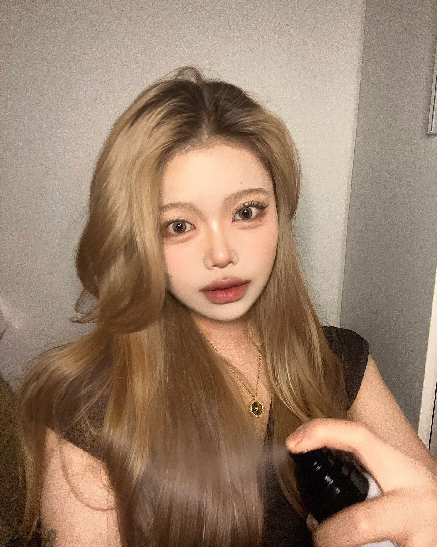 헤어케어템 왕강추 🥵🔥
〰️〰️〰️〰️〰️〰️〰️〰️〰️〰️〰️
🤍[나우앤댄] 노워시 트리트먼트🤍
-바르고 씻어내야하는 일반 트리트먼트가 아니라 젖은 머리에 뿌리고 흡수시키는 타입으로 귀차니들에게 왕강츄💋
-모발엉킴개선 만족도 100%
-지푸라기같은 내 머리 제법 찰랑걸 👱🏻‍♀️
-분사력.. 앵간한 미스트 보다 좋음 🤯
-손상모 집중 케어에 도움을 주는 제품임
〰️〰️〰️〰️〰️〰️〰️〰️〰️〰️〰️〰️
※ 제품 정보 : https://bit.ly/3KCPjA0
#나우앤댄 #노워시트리트먼트 #나우앤댄노워시트리트먼트 #헤어트리트먼트 #헤어케어 #헤어관리 #모발관리 #탈색모 #탈색모케어 #뷰티템 #트리트먼트 #미스트 #해어에센스 #뷰티소통 
now.n.than