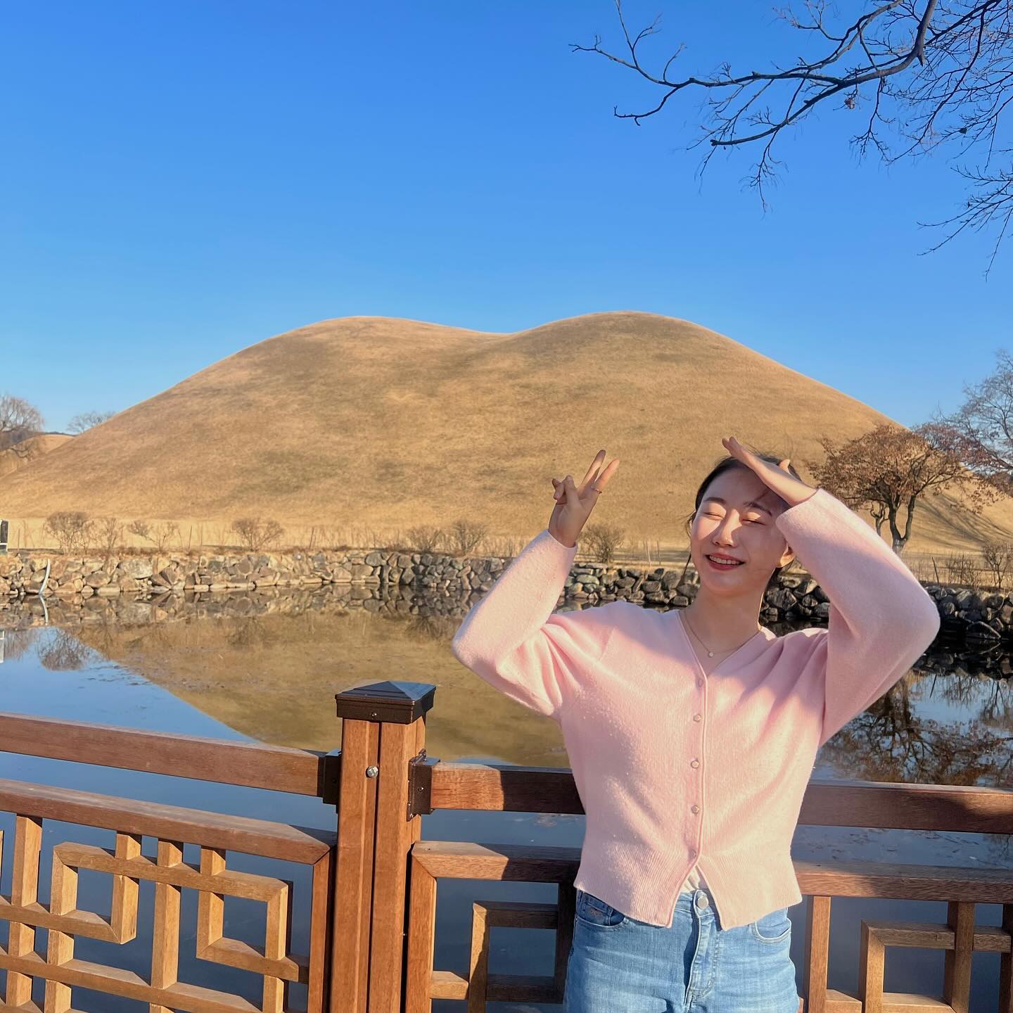 #경주투어
친구 브라이덜샤워로 경주를 다녀왔어요❣️
핫플보다 왕릉이좋아지는나이…?ㅋㅋㅋ
날도 좋고 따듯하구 완벽햇땨
하지만 오늘도 햇빛에 눈뜨기 실패

황리단길은 소품샵과 인생네컷 촬영부스로 
많이 바뀌어있어 아쉬웠어요😭

경주 불국사랑 석굴암안간지 20년은 된거같아서
다음 경주방문에는 유적지투어를 해뷰는걸로

#경주 #경주여행 #경주가볼만한곳 #경주핫플 #selfie #육아맘룩#육아맘#자유부인