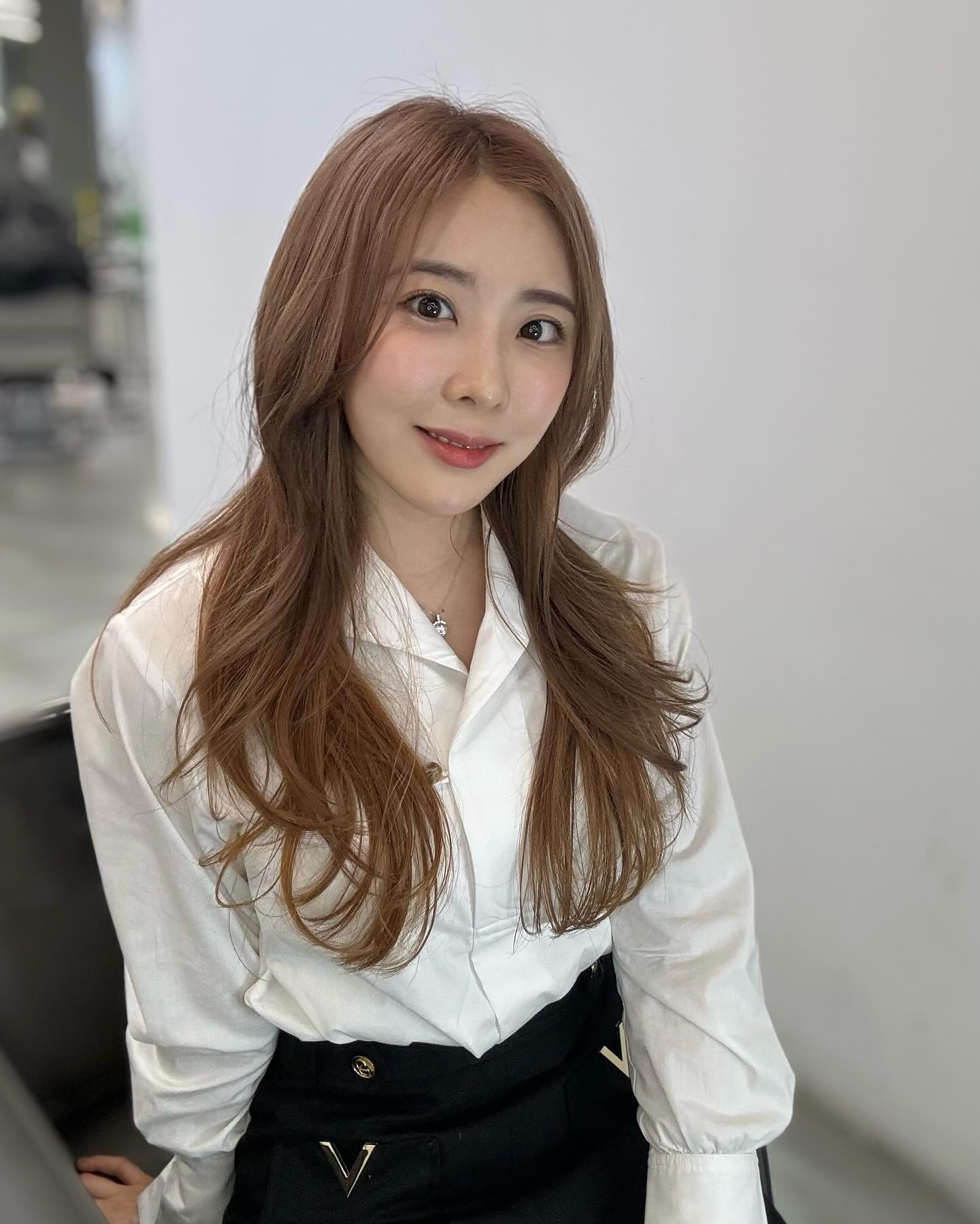 acmee__official
너무 다 마음에 들어서 마지막에 9개로 묶어버림🙊🤍
인생 첫 탈색…✨✨✨

Hair - acmee_gizu