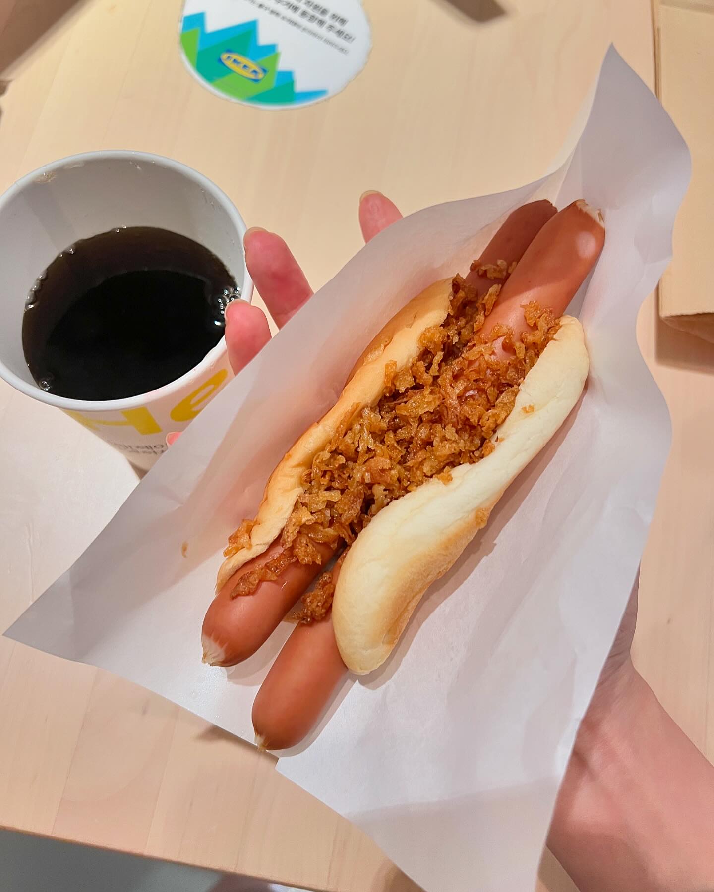 이케아 핫도그!! 소스를 나중에서 발견한 나ㅋㅋㅋㅋㅋ 소시지가 맛있넹