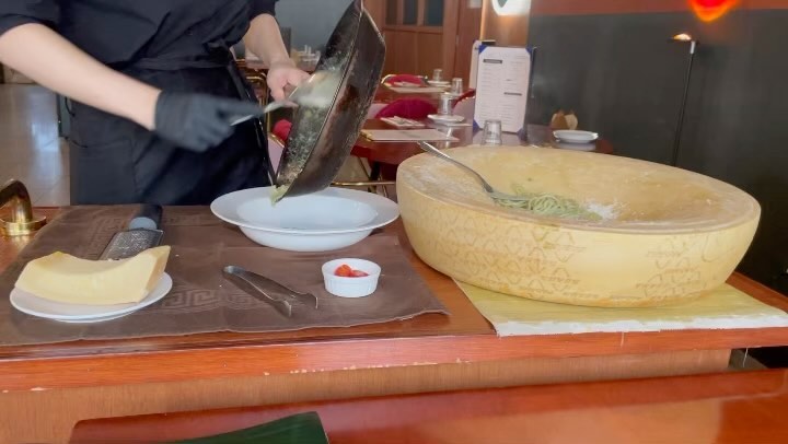갬성 맛집
분위기에 취하는 남산
사유의서재 

#사유의서재 #남산 #명동
#명동파스타 #분위기맛집 
#데이트코스 #치즈휠바질크림파스타 #모임장소 
#좋반 #일상 #좋아요그램
