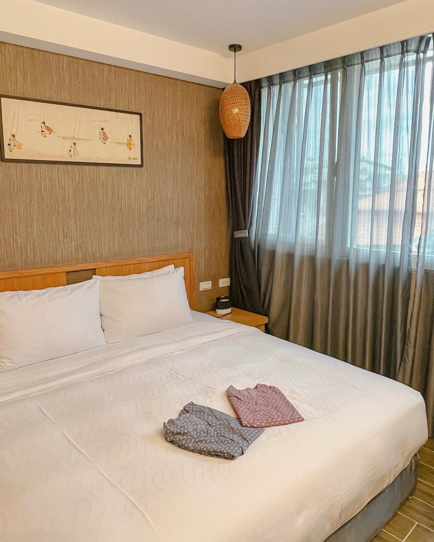 🇹🇼 대만 온천호텔 추천 ♨️ Hot Spring Hotel in Taiwan 

🏨 Yunoyado Onsen Hot Spring Hotel
 (Xinyi Branch)

대만에서 온천여행으로 유명한 지역,
자오시(Jiaoxi)에 위치한 온천호텔 !

☑️ 3성급 호텔 ⭐️⭐️⭐️
☑️ 패밀리 디럭스룸 기준 10만 원 초중반 대 (조식포함)
☑️ 조식은 so so, 주변에 맛집이 많으니 방문 추천 !

🍽️ 근처 맛집 추천 - Food to eat near the hotel
1. 炸本部Fried Headquarters(礁溪店)
╰  지파이, 오징어 튀김 맛집 ⭐️⭐️⭐️
2. 新店 阿牛鹹酥雞
╰  바베큐 꼬치 전문점 ⭐️⭐️⭐️

📍No. 32, Xinyi Rd, Jiaoxi Township, Yilan County, 262

#대만여행 #대만숙소 #대만온천 #자오시 #자오시여행
#礁溪溫泉 #礁溪住宿 #礁溪美食 #礁溪 #jiaoxi