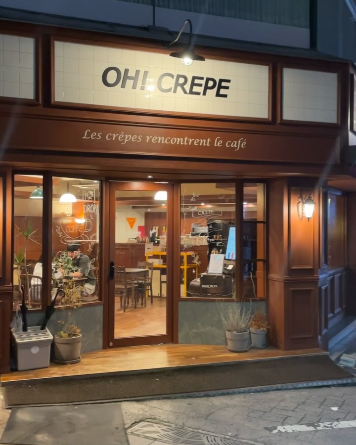 #오크레페 oh_crepe_chonnam 

#커스터드망고치즈케이크크레페🥭🍰
망고빙수위에 토핑을 그대로 바삭한 크레페안에 커스터드 크림까쥐 알차게 ,,,✨행복한 당충전

#딸기잼블루베리크레페 🫐
블루베리와 시리얼을 함께먹지만 빵에 딸기잼 발라먹는 맛 ..!
과일향 낭낭한거 좋아하면 요거대신 딸기,바나나로🍓🍌

#시즌한정 #수박주스 🍉
생수박을 그대로 갈아넣은 맛 너무너무 덥고 습한날씨에 혈압올라가는사람 이거드세요🍉

#피치망고아이스티 
아이스티에 망고 추가요 
아이스티가 수박주스보다 더 달달하고 망고를 마치 펄처럼 먹을 수 있어서 맛있더라구요! 

분위기 너무 예쁜 크레페카페🌷
#전대후문카페 #전대후문핫플 #전대후문맛집 #협찬 

업체에서 서비스를 제공받은 솔직한 후기입니다.