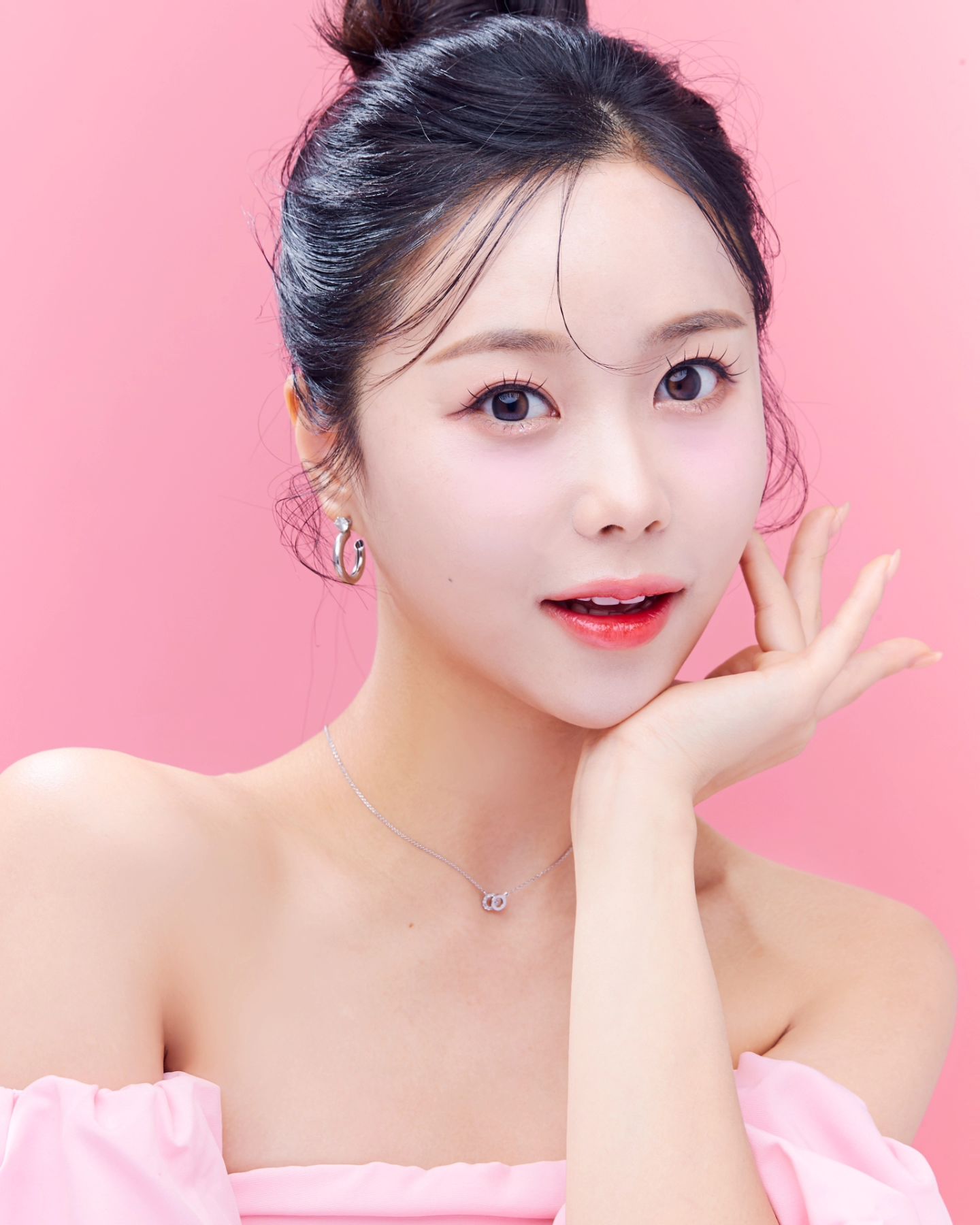 B컷 모음집
작가님이랑 신나게 촬영하다 시간부족, A컷은 다른날에 와서 보정하기로!
B컷들만 봐도 이미 너무 만족인데요...?🤧

속눈썹 신상모델컷 찍으러 와놓고, 속눈썹 두고 온 바보가 바로 나예요 나!!!!

쌤들한테 뿌린 속눈썹 퀵으로 받아서 겨우 찍었슴다..나의 구세주 도경쌤..ㅠ
제가 담에 갈때 두배로 챙겨서 가져갈게요 흑흑흑 ❤️

Hair. dokyung_hair
Makeup. babehwaaan
Photo. bfriendz_
Eyelash. dongle_rmi