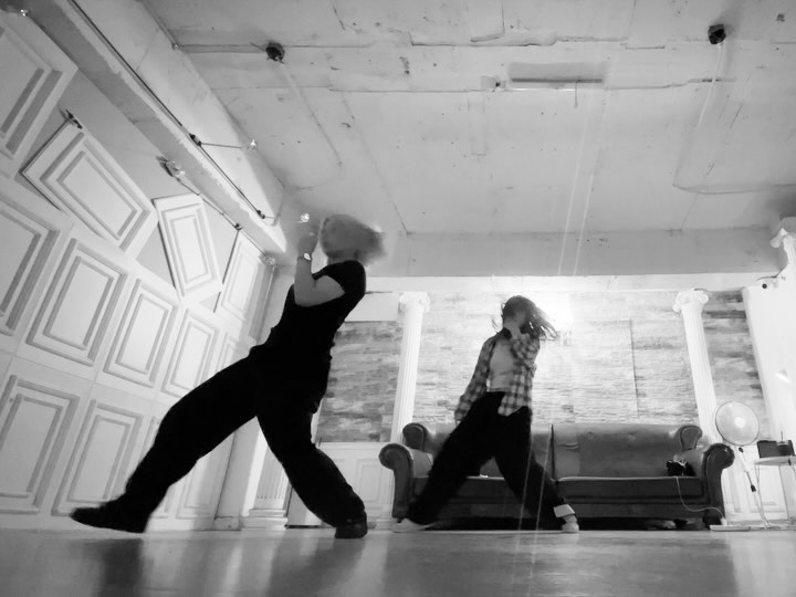 칫솔 들면서 이 안무를 춰야하나…
-
#choreography chaehyunea a1pha_ca 
#music honjowolf - Chi-Ka
-
#choreography #choreo #dance #chica #tabber #태버 #치카 #안무 #코레오 #코레오그래피 #댄스 #춤