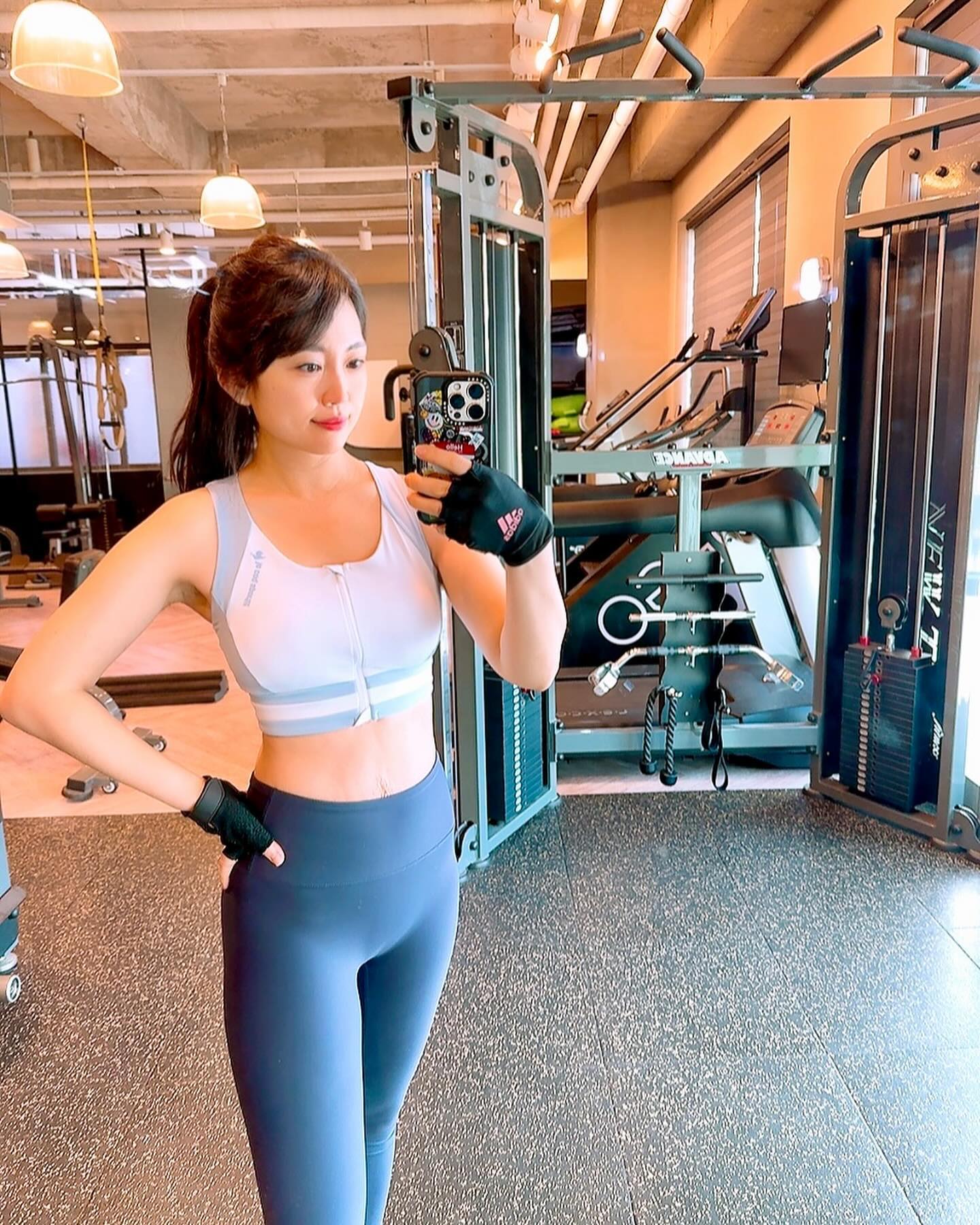 ⠀
⠀
☀️ 월요일 등,하체운동 🏋🏻‍♀️
⠀
#데드리프트 #랫풀다운
#바벨로우 #티바로우 스쿼트
유산소는 일립티컬 30분 🏃🏻‍♀️
⠀
오늘부터 여행가기 전까지 다이어트 결심 🥹
아파트는 계단타고 식단하자 🥗
⠀
애플워치 충전못했어 🥲
#애플워치노예 😆
⠀
⠀
⠀
#오운완 #근력운동 #운동기록 #여자헬스 #오하운
#웨이트 #다이어트 #운동그램 #근육늘리기 #안다르
#여자헬스운동 #살빼기 #운동트레이닝 #르꼬끄
#헬스타 #웨이트하는여자 #여자운동 #아침식단
⠀