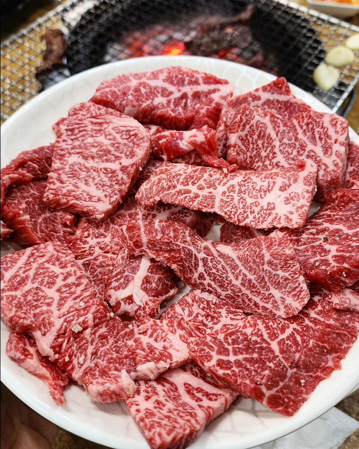 역시 경주오면
한우 먹어어댕!!

이 집은 최고에오
제발 드셔주세요!

아마... 내일도 먹을 거 같음;;ㅋ

#경주현지맛집
#장군암소숯불
#가성비맛집
#경주맛집
#살치살 #갈비살