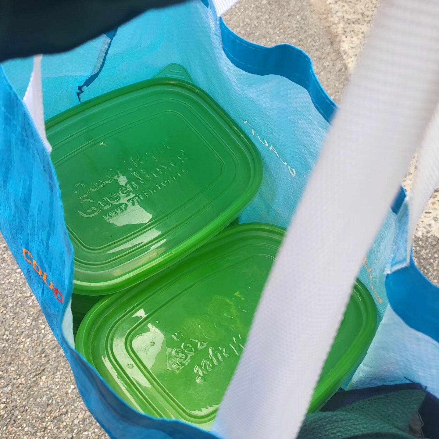 요즘 장볼때는 환경 생각하기~!! 
비닐봉지 대신 장바구니 챙기기~!
플라스틱, 봉투 보다는 집에서 사용하는 그릇에 담아가기~! 환경을 생각하는 계양산전통시장과 함께 즐기기!

#계양산전통시장 #그린쇼퍼 #친환경  #장보기  #야시장 #계양산야시장  #명품KS닭고기