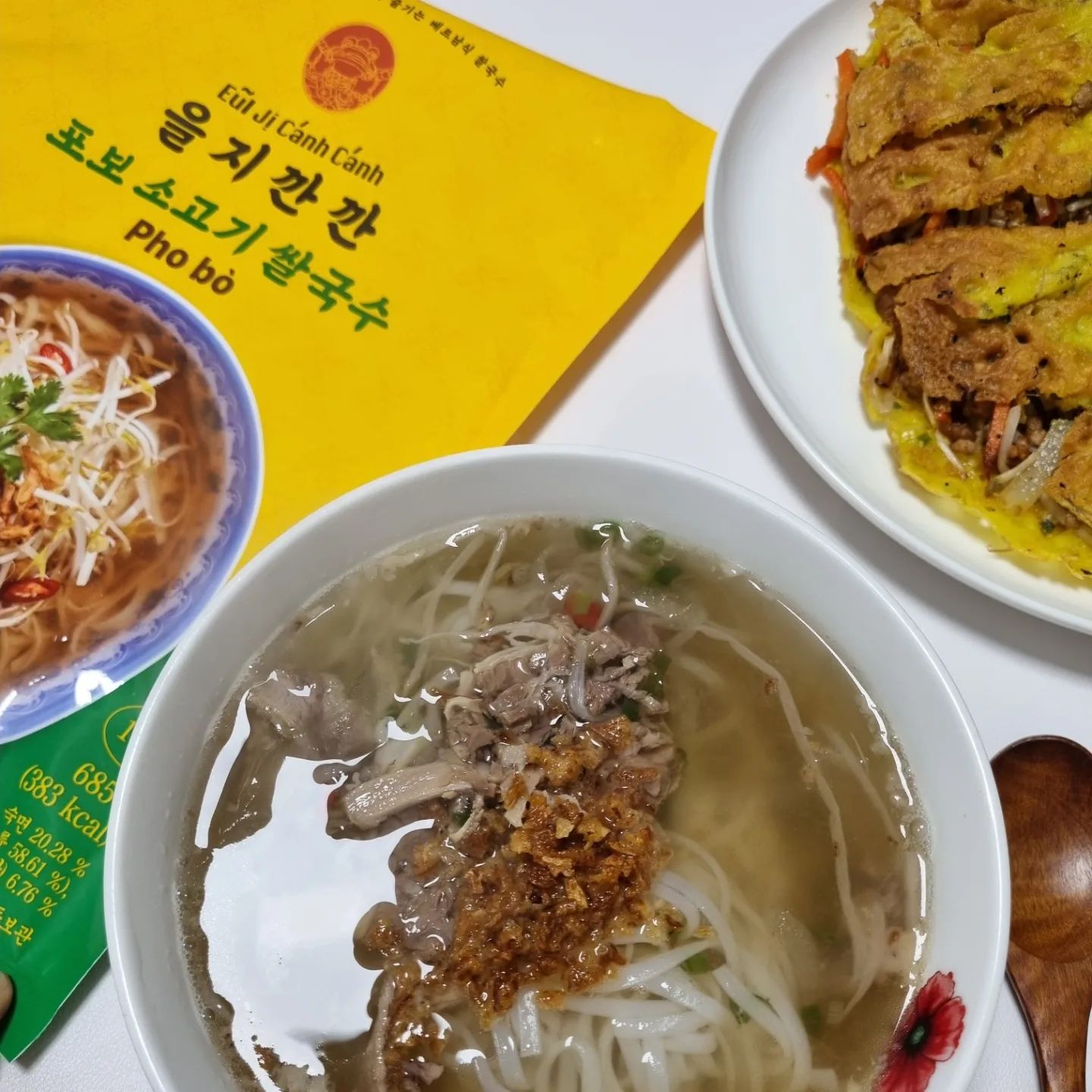 #제품제공

연초 신나는 술자리🍻에
빠질 수 없는 숙취🤪
다음날 출근길 걱정 싹~ 날려주는
LF푸드밀키트➕️상쾌환 세트세트💕

✅️투다리 김치오뎅전골
투다리표 직접 담근 맛김치로 맛 낸 
추억의 맛 그대로, 집에서 즐기자‼️
어묵 토핑에 간장, 가쓰오, 다시마 
들어간 깊은 국물 
거.기.에 우동사리까지 듬뿍🍲
얼큰하고 깊은 맛이
해장용으로도 안주용으로도 👍쌍따봉 👍 

✅️을지깐깐 소고기 포보/반깐꾸야 게살 쌀국수
줄서서 먹는 맛집 메뉴를 집에서 간편하게😍
베트남 현지에서 먹던 맛 그대로 
찌~인한 국물의 쌀국수😋
술 마신 다음날 부담없이 
속 풀이용 해장으로 딱❣️

✅️상쾌환 스틱 망고맛(리뉴얼 버전)
알코올을 빠르게 체외 배출&체내 분해 해주는
글루타치온 성분 함유는 물론☝️
밀크씨슬 추출 분말 + 아티초크 추출 분말 함유로 
숙취해소 시너지가⬆️⬆️⬆️
가방에 쏘~옥 들어가는 스틱타입으로 휴대도 간편!
젤리 같은 쫀~득한 식감으로 섭취도 간편!
술자리 인기템 각❕️❗️
너무 맛있어서 간식인줄🤭 

즐거운 술자리 후,
숙취 없는 상쾌한 다음날을 위한
LF푸드밀키트&상쾌환 강추🫶

#LF푸드 #상쾌환 #엘에프푸드 #투다리김치오뎅전골 #을지깐깐쌀국수 #상쾌환스틱#술자리필수템 #숙취해소제
