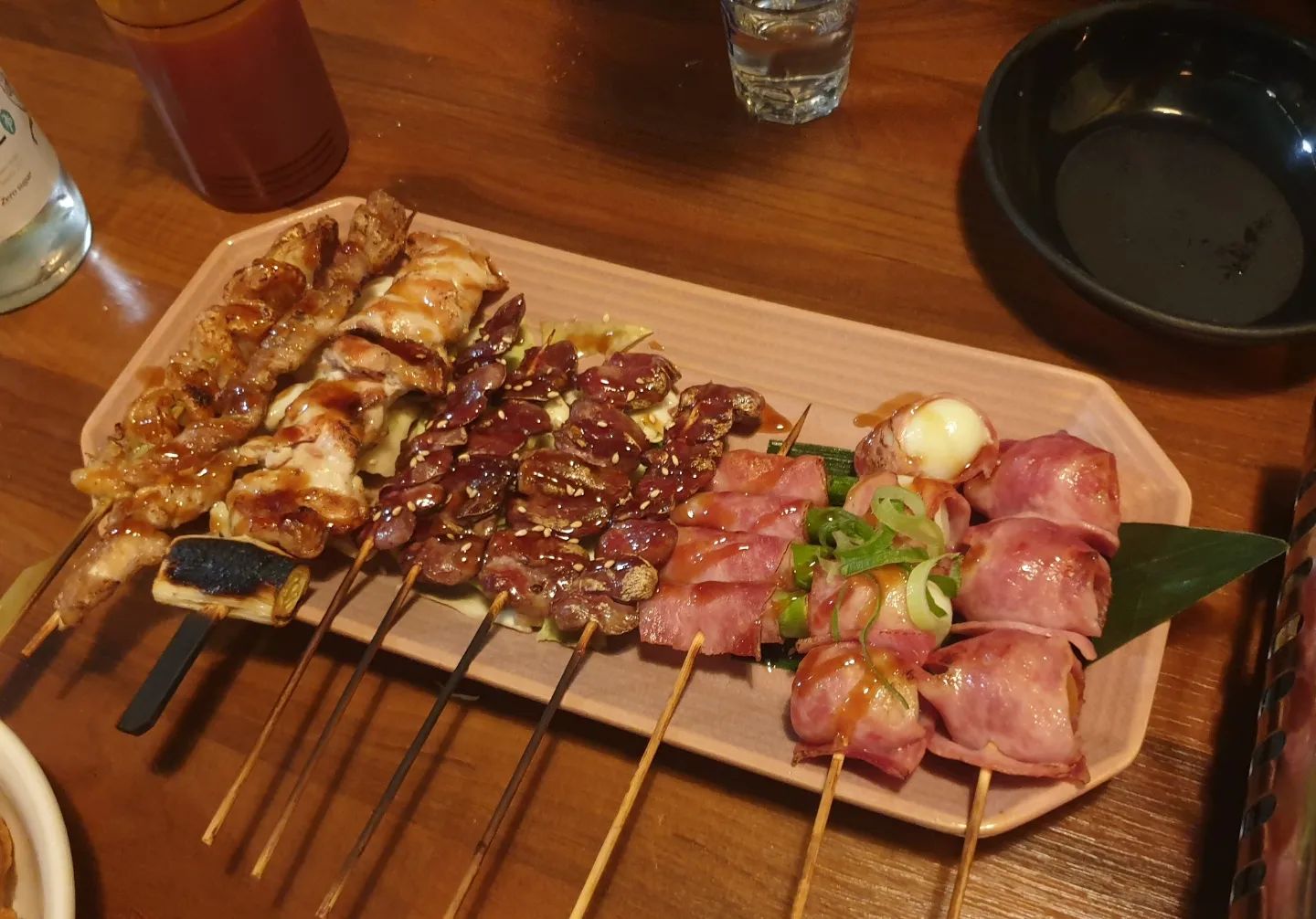 안주도 맛있고 술도 맛있고!
종이컵들고 끼어든 울집 귀요미. 우리 안주 다먹음!

#스지이찌 #스지이찌상인점 #상인동이자카야