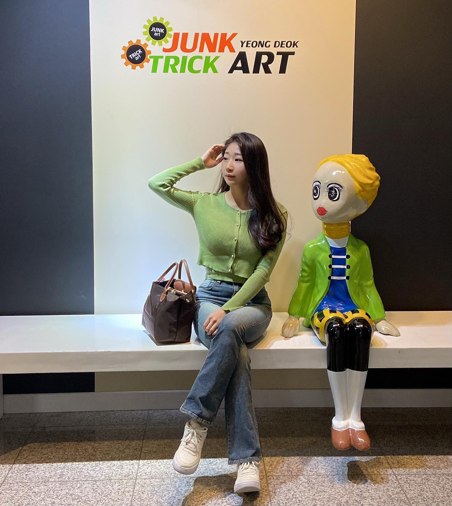 시밀러룩인가?! (ˊσ̴̶̷̤⌄σ̴̶̷̤ˋ)
.
.
.
💌정보공유
영덕에 위치한 정크&트릭아트 전시관에 다녀왔어요!
다양한 정크 로봇들을 감상하기 좋아~
호기심 많은 아이들이 엄청 좋아할 것 같아요!
포토존에서 사진 많이 찍어보세요😊

🫧성인 5천원, 청소년 4천원, 어린이 3천원
(만 3세 미만 무료)

🫧주소: 경북 영덕군 영덕읍 해맞이길 254-70