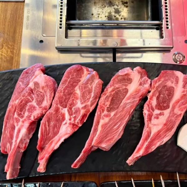 #광고 #구의역맛집 #양갈비 #양꼬치 
#꿔바로우맛집 #화양양꼬치 구의점

네.... 양갈비 죠아해요 🫶
양꼬치도 죠아하고 말고요..ㅎㅎㅎ

화양양꼬치 구의점은
6개월 미만의 어린 양고기만을 취급하고 있어 
최고 등급이 어깨 부위살과 양갈비 등으로 고기를
손질해서 판매하고 계세요~

▪️​화양양꼬치  구의점▪️
주소 ㆍ 서울특별시 광진구 아차산로 51길  1층

영업시간은 
평일 오후 2시 - 새벽 2시까지
주말 오후 1시 - 새벽 2시까지
매주 화요일은 정기휴무예요

전화번호 0507 - 1395 - 5118 

꿔바로우는 바삭하고 감칠맛이 미치고
가지튀김도 겉은 바삭하면서도 속은 촉촉한 
식감이 꼭 고구마처럼 달달한 맛이 나더라구요 

화양 가지튀김은 양고기와 함께 화양양꼬치 
구의점만의 시그니처메뉴로 인정해요

소주와 맥주 한 잔 하면서 최상의 양고기 맛을 
느낄 수 있는 양고기전문점
구의역 맛집 화양양꼬치 구의점 

내 마음속 1위  양꼬지집 저장~~~

#구의역맛집 #양고기전문점 #화양양꼬치
 #양꼬치전문점 #양고기 #양갈비전문전 
#양고기맛집 #양꼬치맛집 #양갈비맛집