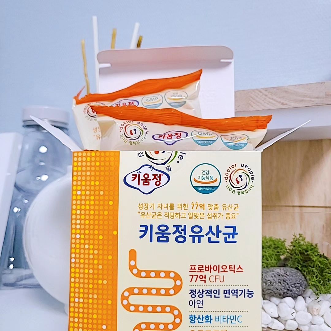 #협찬
.
닥터피플 키움정유산균
2g x 30포
.
성장기 자녀를 위한 77억 맞춤 유산균!
유산균은 적당하고 알맞은 섭취가 중요한데 키움정유산균은
과학적인 성분배합이라는거!
프로바이오틱스+아연+비타민C 복합 기능 유산균으로
정상적인 면역기능에 필요한 아연 함유
항산화 비타민C 함유, 모유유래 유산균, 김치유래유산균,
듀폰 다니스코 유산균들이 함유되어 설계!
.
.
아이들이 좋아하는 요구르트 맛이다보니 거부감없이
먹기도 좋고 장내 유산균 증식과 배변활동 원활에 도움을
줄 수 있어서 더더욱 굿!

건강한쇼핑몰 네이버 스마트스토어에 키움정유산균, 키움정,
키움정 멀티비타민미네랄 라인업들이 있는데
같이 섭취하면 더욱더 굿굿굿!!
.
.
.
#키움정 #키움정유산균 #77억유산균 #프로바이오틱스 #정상적인면역기능 #아연 #항산화비타민C #요구르트맛 #닥터피플