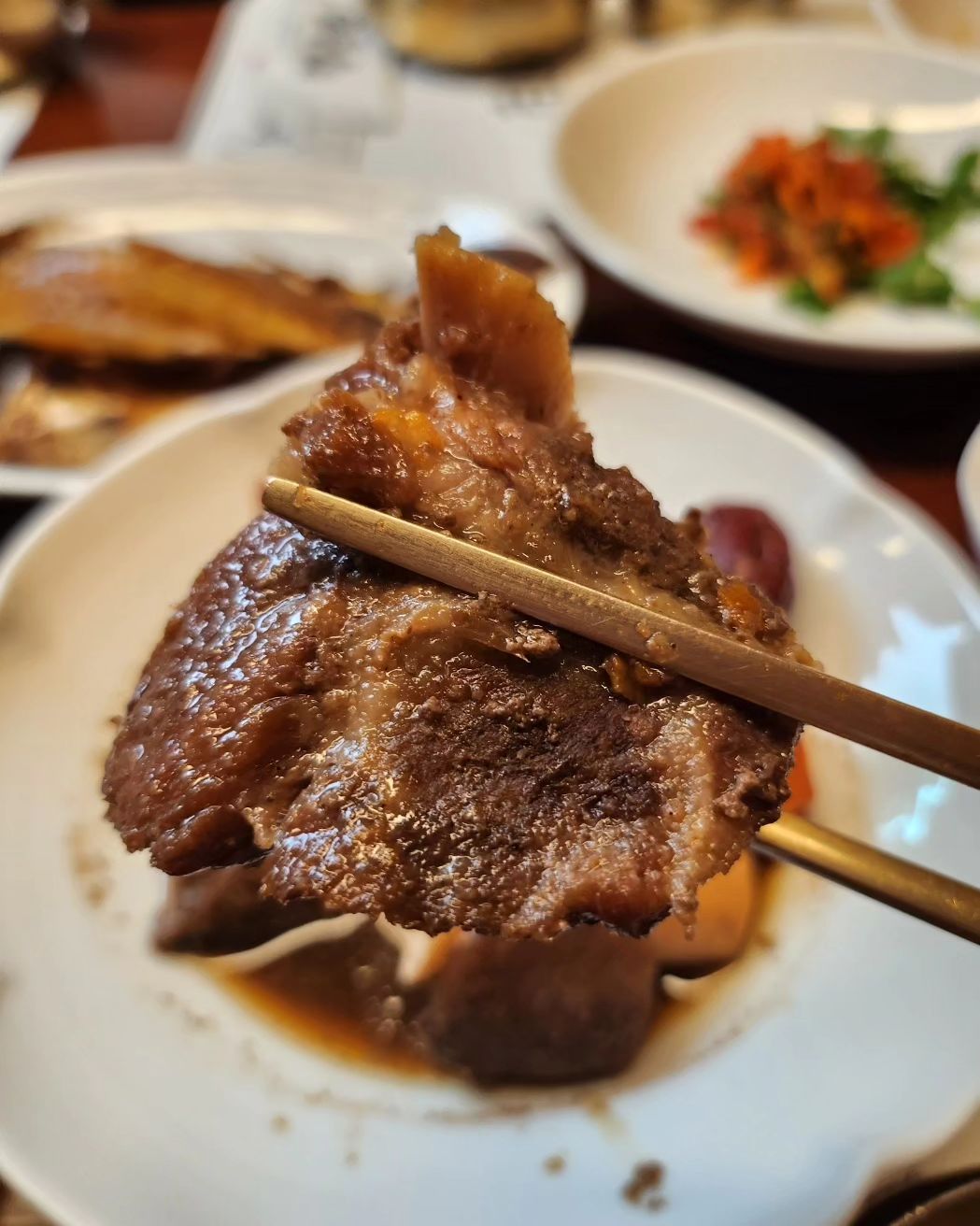 #맛집
치즈떡갈비랑 보리굴비가 맛있는 한정식 맛집!!
활어회, 홍어삼합, 한우육사시미,
회무침, 전, 잡채, 찰밥, 갈비찜 등등,
남도의 정이 그대로 느껴지는 한상 가득 푸짐한 상차림에 대접받는 느낌 찐행복!! 배터짐ㅋㅋ
#명궁관 #순천명궁관 #순천한정식 #순천시청맛집 #순천맛집 #순천중앙동맛집 #전남한정식 #순천떡갈비 #순천상견례 #순천맛집추천 #먹스타 #맛스타 #푸드 #순천가볼만한곳 #순천여행 #순천현지인맛집
