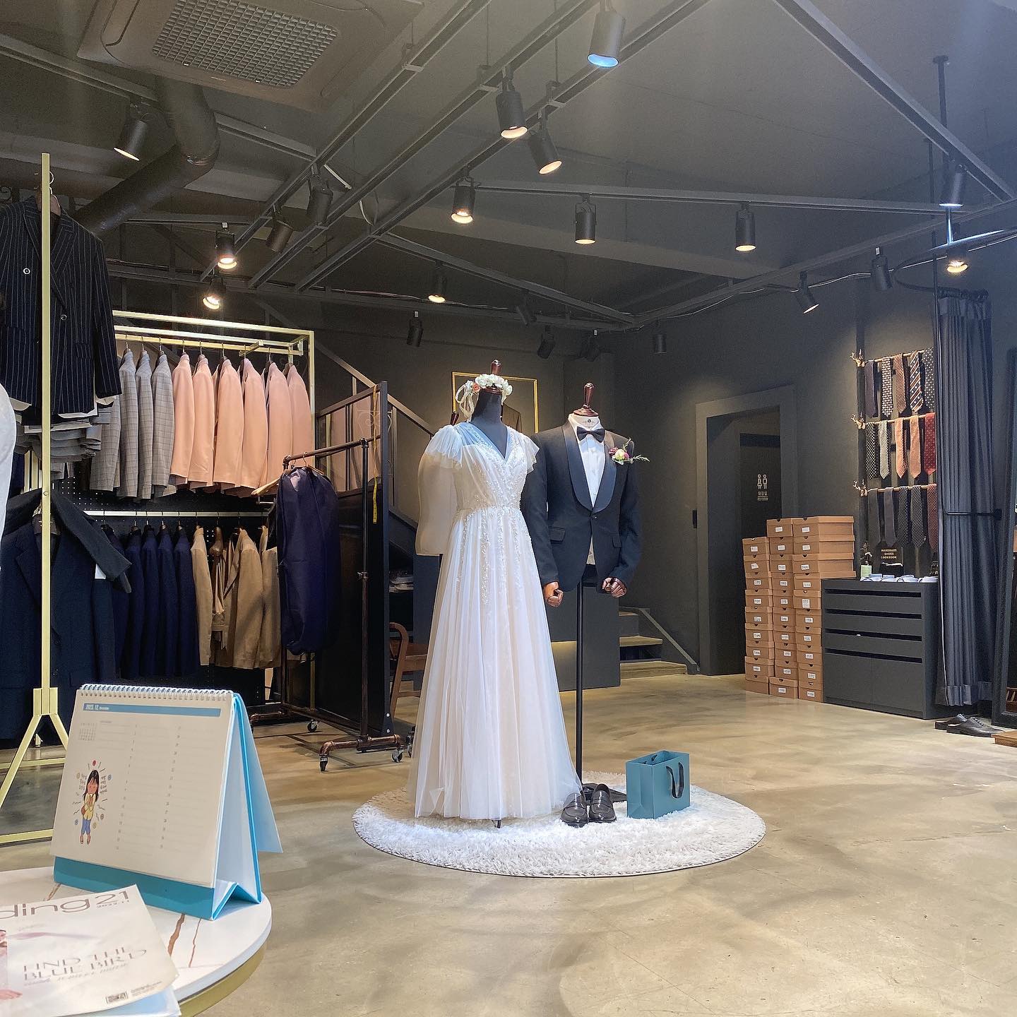 예랑이 예복투어 비스포크 예복샵

✔️결혼정보,후기 다수 보유 direct.wedding 
✔️다이렉트 결혼준비 추천인:김비비
✔️추천인 입력시 30,000포인트 지급♥️

☑️국내 최대 결혼준비 커뮤니티
☑️비동행 웨딩플래너
☑️다양한 포인트적립과 캐시백으로 비용절감
☑️적립한 포인트 현금처럼 사용가능
☑️합리적인 가격 정찰제&사전공개

#다이렉트결혼준비 #다이렉트웨딩 #다렉#결혼준비#예복투어#신랑예복#신랑정장#예복#정장#수원예복#예복맞춤 #맞춤정장#맞춤예복 #맞춤수트#비스포크#수미주라