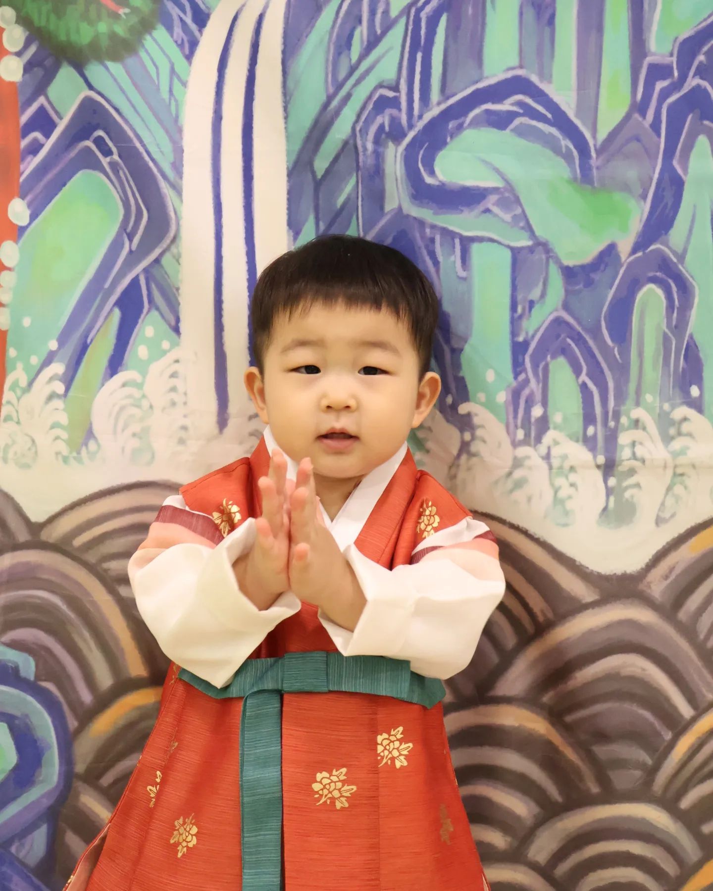 D+641👶

곧 같이 맞이하는 두번째 추석
얼집에서 친구들과 맞이하는 첫번째 추석

역시 울 아들은 아빠처럼 쨍 한 색이 어울려🎈

#21개월아기
