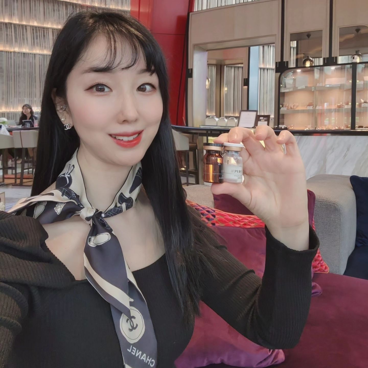 #광고
✅️오르피
리본셀 콜라겐

오늘은 제가 직접 써보고 너무 좋아서
추천드리고 싶은 화장품을 소개해드리려구요!

바로 오르피 콜라겐 앰플인데요~
ORPUI(오르피)는
화장품의 본질을 이해하고 
피부에 친화적인 성분으로 
근본적인 케어를 목적으로 하는 
브랜드예요~

일단 패키지부터
전문적이고 너무 예쁘지 않나요?
1제와 2제를 섞어쓰는
재미도 함께 느낄 수 있답니다~

오르피 리본셀 콜라겐100 오리진 앰플은요!
4주 프로그램 제품이구요

약국으로 납품되는 원료인 
특허받은 어린콜라겐 100%를 동결건조 시킨 
순도가 100%인 1제 어린콜라겐 100% 성분에
2제 액티베이터를 믹스하여 
사용하는 제품이예요~

임상 14종으로 검증된 
항노화 안티에이징 솔루션 제품이구요

2주 사용후와 그리고 사용 중단 1주후의 
임상까지 받아 큰 수치 차이없이 
유지된다고 하니
정말 놀랍지 않나요?

✅️7중 모공(모공 수, 결, 깊이, 채움, 부피, 밀도, 면적) 개선 152%->145%유지

✅️94% 항산화효과(임상완료)
✅️pH 발란스 및 피부 턴오버주기 정상화
✅️[14종 임상]7중 모공(모공 수, 결, 깊이, 채움, 부피, 밀도, 면적) 개선 152%->145%
 (대조군100%대비 시험군 대비율)
✅️패임없는 볼륨완성, 극민감성 피부 근본 개선

와!!! 정말 어마무시한 효과에 놀라워요~

피부에 닿자마자 흡수가 되는 제품이라서
2~3번 정도 레이어드 해서 발라주면
더 좋은데요!😘

피부 깊은 곳까지 수분감이 차오르면서 
윤기와 탄력이 오르고 
피부가 아기피부처럼 보드라워져요😄

피부 친화적인 성분으로 
피부의 근원부터 건강하게 만들어주는 
앰플이라서 요즘 피부 좋아보이다는
이야기 정말 많이 듣고 있어요~

우리 인친님들께
강추드려요❤️

✅️구매링크https://www.wadiz.kr/web/wcomingsoon/rwd/261536

#광고 #콜라겐앰플 #오르피 #어린콜라겐앰플 #바르는콜라겐 #오르피어린콜라겐 #오르피어린콜라겐앰플 #동결건조콜라겐앰플 #항노화앰플 #항산화앰플
