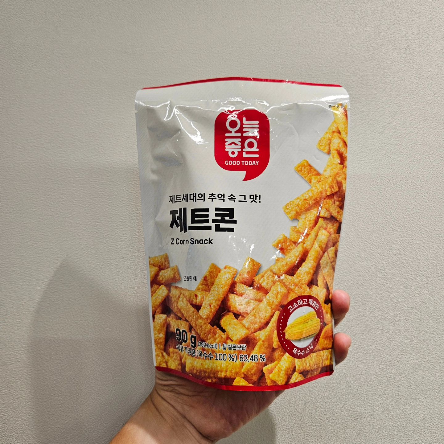 이번엔 제트콘

롯데마트 PB상품에도 옥수수과자가 있네
물놀이 장보러 다녀온 서우애미가 사다 준 제트콘

살짝은 매콤한 맛이 나면서도 달달한데
서우가 야금야금 잘도 먹네😋

보통 옥수수과자들이 납작한데
요놈은 부풀어 있는 모양들이 많다.

모양이 어떻든 맛만 좋구나🐽

#과자리뷰 #내돈내산 #내돈내먹 #오늘좋은 #롯데마트 #제트콘 #나나콘 #이쁜이콘 #이쁘니콘 #옥수수과자 #과자스타그램 #리뷰 #제품리뷰 #먹스타그램 #먹스타 #맛스타 #맛스타그램 #과자