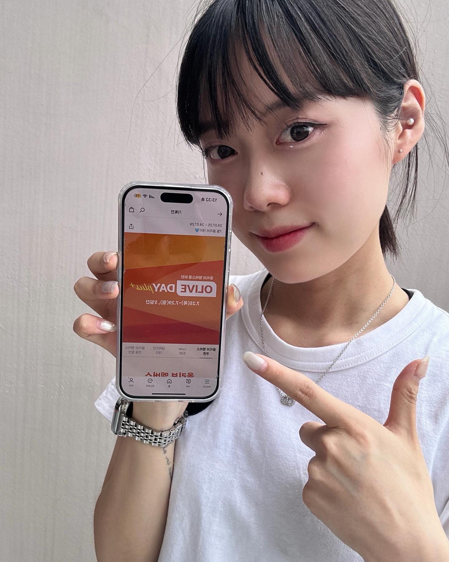 #유료광고 oliveyoung_official 

매월 25~27일 진행하는 올리브 데이가 혜택 UP 돼서 돌아왔습니다‼️
기존보다 2일이나 길어져 총 5일 동안
프로모션 진행 및 혜택을 받아볼 수 있다는 소식..🧡

Gold, Black, Green 등급의 올리브들은! 
1만 원만 사도 올리브 데이 박스도 받을 수 있다는 사실!
저는 그린 등급이라 그린 박스를 받았답니당☺️
(엄~청 다양한 브랜드의 제품들이 들어있어요!)

그리고 등급별로 할인 쿠폰도 있는데
4만원 이상 구매 시, 최대 2만원 할인 (골드 올리브 15%, 블랙 올리브 12%)
3만원 이상 구매 시, 그린 올리브 10%, 핑크 올리브 3천원, 
베이비 올리브 2천원 할인 ‼️ 대박 아니냐며 ..👍🏻

또 온/오프라인에서 매일 다른 LUXE EDIT 데일리 특가와
LUXE EDIT 상품 3만원 이상 구매 시, 
럭스 에딧 럭셔리 체험분 22-23종 샘플이 가득 담긴 
LUXE EDIT 박스도 받을 수 있다고 하니 매일 확인해 보기👀

모두 25~29일 잊지말고 올리브영 가셔서 7월 올리브 데이 혜택 놓치지 말고
올리브영 공식 인스타그램을 통해 올리브 데이+ 이벤트도 확인해 보세요~!

#올리브데이 #올리브영꿀팁 #올리브영오특 #올영데이 #올리브영쿠폰 #올리브영할인 #멤버십특가 #올리브멤버스