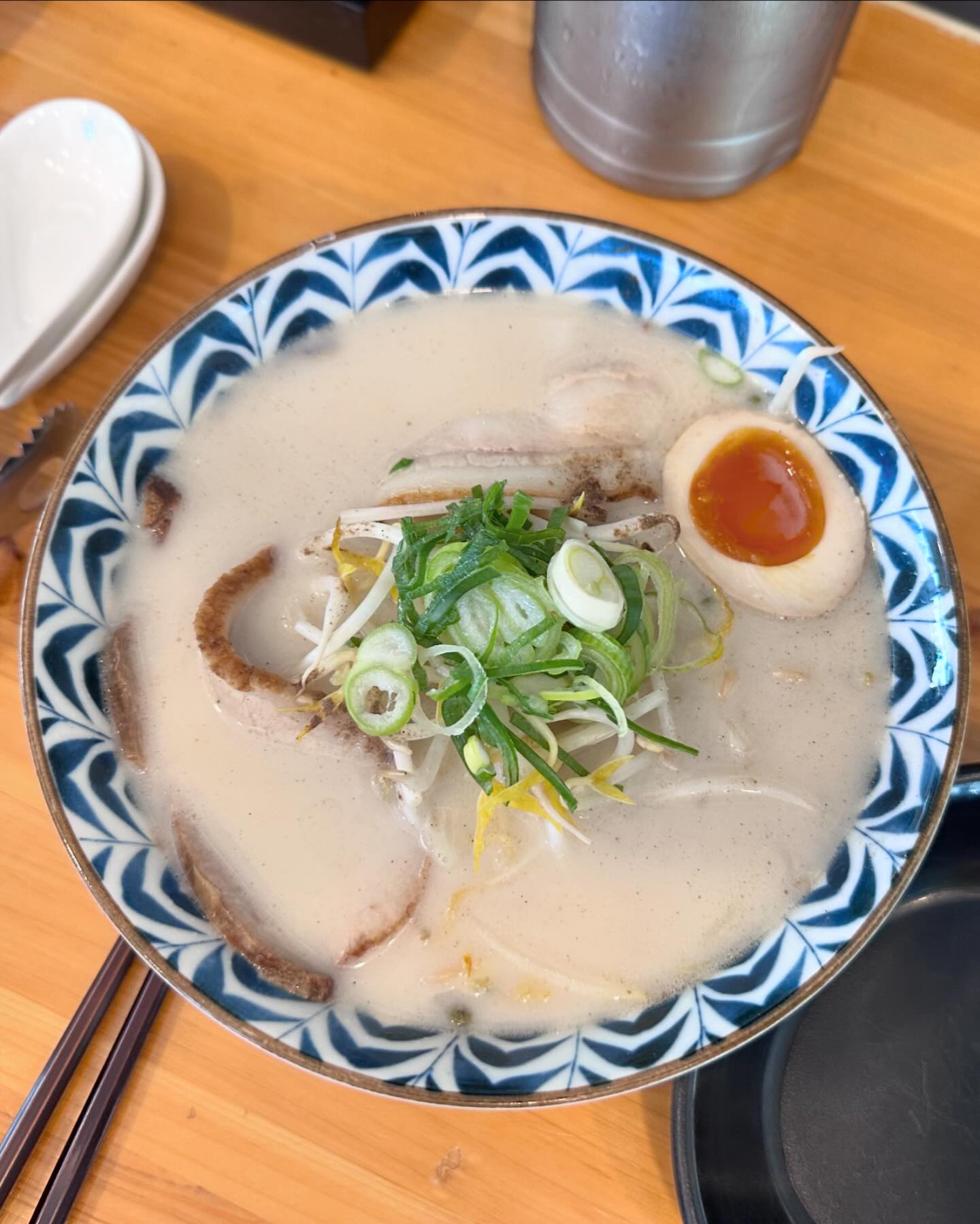 당일 재고로 새벽부터 일찍 준비하시는 건담s 2년된 라멘맛집
장사시간이 짧아서 아쉽지만 집근처에 맛집 찾았다!

#건담s #라멘 #라멘맛집 #차슈라멘 #가라아게 #대전맛집 #서구 #관저동맛집