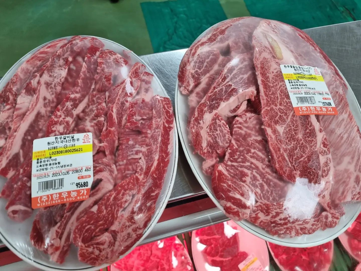 2023 추석 연휴는 고기파티🐮🐷🧡

이번에는 남편이 승진시험 준비로 연가를 못내서
내가 6일 내리 쉴동안 2일밖에 못쉬었다😭
그래서 친정도 연휴 3일차에 방문해서 소고기 외식하고
그래도 연휴가 남아서 결혼전 명절때마다 꼭 만나던 언니네 부부 만나서 놀았다 ٩(· ᴗ̵ · ) 

소고기 돼지고기 냠냠
2023 추석 연휴 6일 역대급 길어서 행복했다...🍂