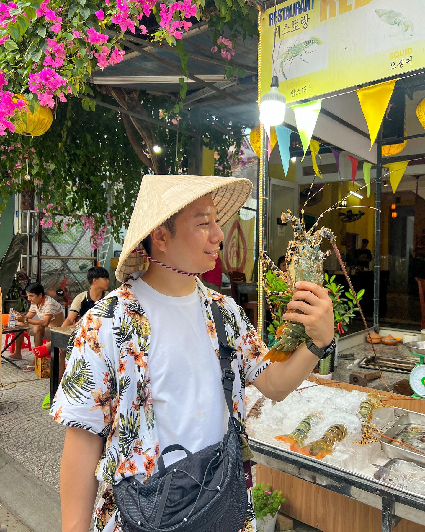 잡앗다 요놈🍤🍻
크레이피쉬 드뎌 영접😲

📍. Red Gecko Restaurant
💵. 80

#크레이피쉬 #호이안크래이피쉬 #호이안맛집 #hoian #hoianvietnam #veitnam #veitnamesefood