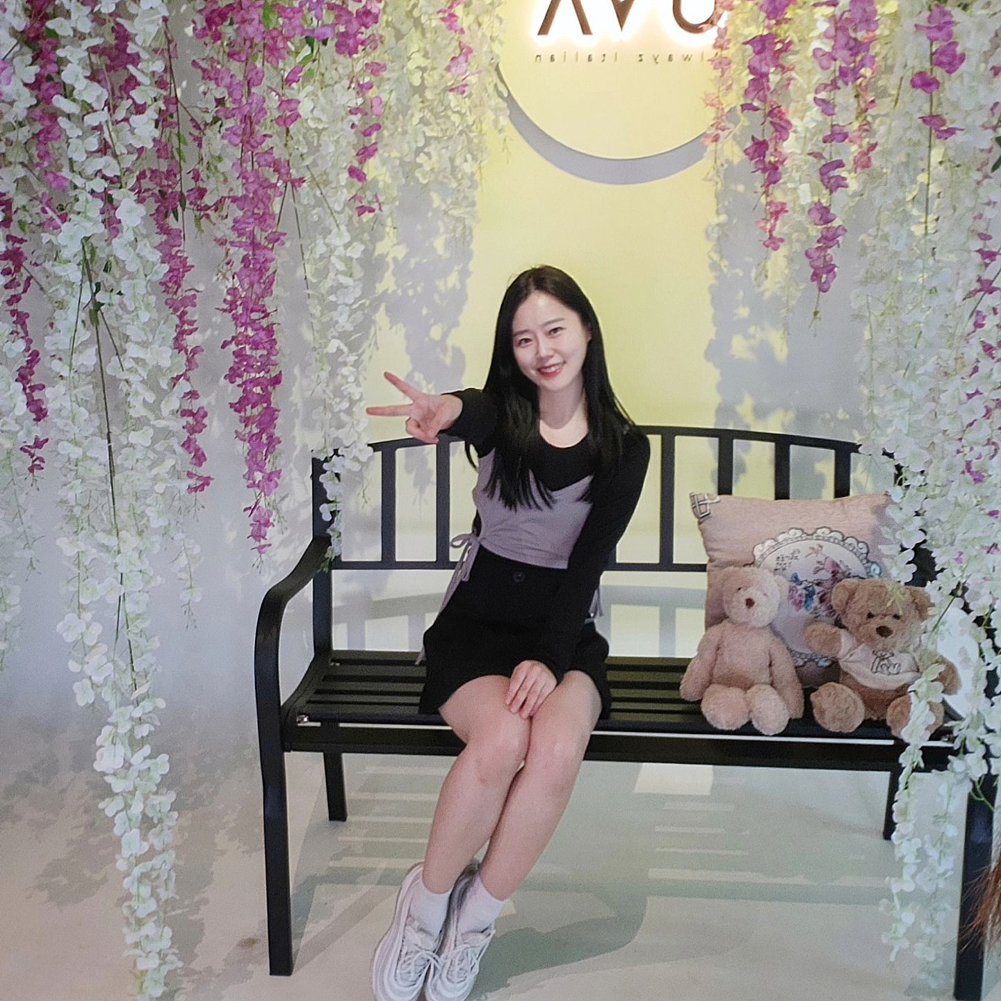 우바 성수 여기 맛도 좋고
포토존 사진 잘나오네요😍✨️
uva_seongsu

미뉴언니랑 루리랑 같이 다녀왔는데
넘 좋았어요🩷
소개팅 장소로도 좋을듯요ㅎㅎ

miniyuasmr iluliy
담에 또 같이 가자9~~~~~!!!
(다음엔 화이트)

#포토존맛집 #성수맛집추천 #성수데이트코스 #성수소개팅 #성수와인바 #성수분위기좋은곳