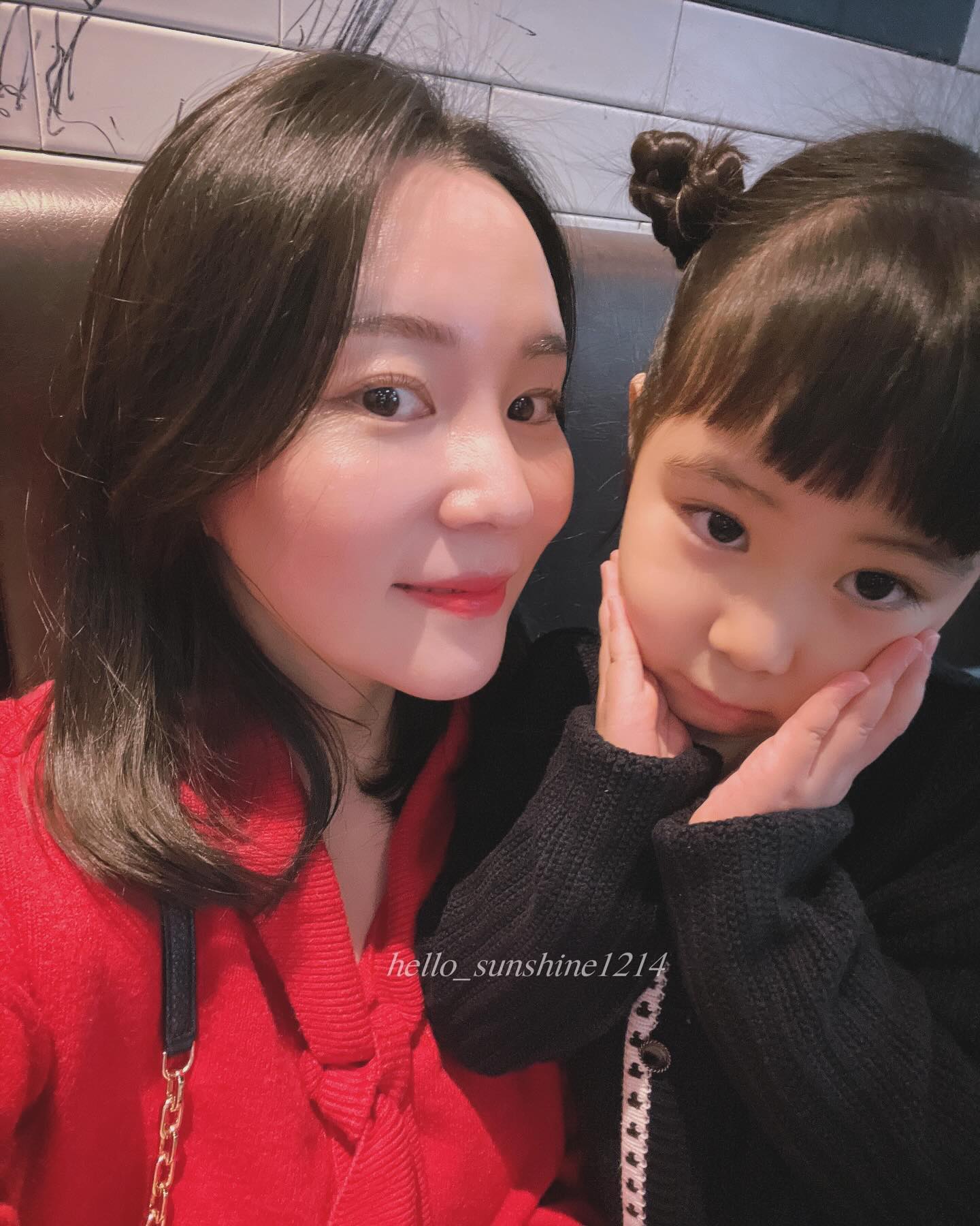 주말인데.. 평소보다 더 일찍 일어나는 꼬맹이와🥹
병원도 갔다가, 점심먹고, 
마트가서 장도보고, 카페까지 클리어! 
알차다 알차 😁💪🏻

이제 육퇴했으니 ㅎㅎㅎ 또 알찬시간 보내봐야겠어요 후히히
#주말육퇴후한잔 🍺🍷🥃
#주말은치팅데이 

#아이랑주말보내기 #엄마랑딸이랑 #모녀샷 #모녀그램 
#예쁜일곱살 #아이랑일상 #딸스타그램 #젊줌마의꿈