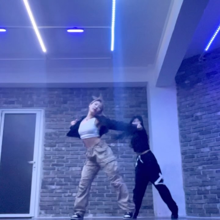에블데~이🩵
🧠 me _yujinshin_ 
with _hxori 
arianagrande #everyday