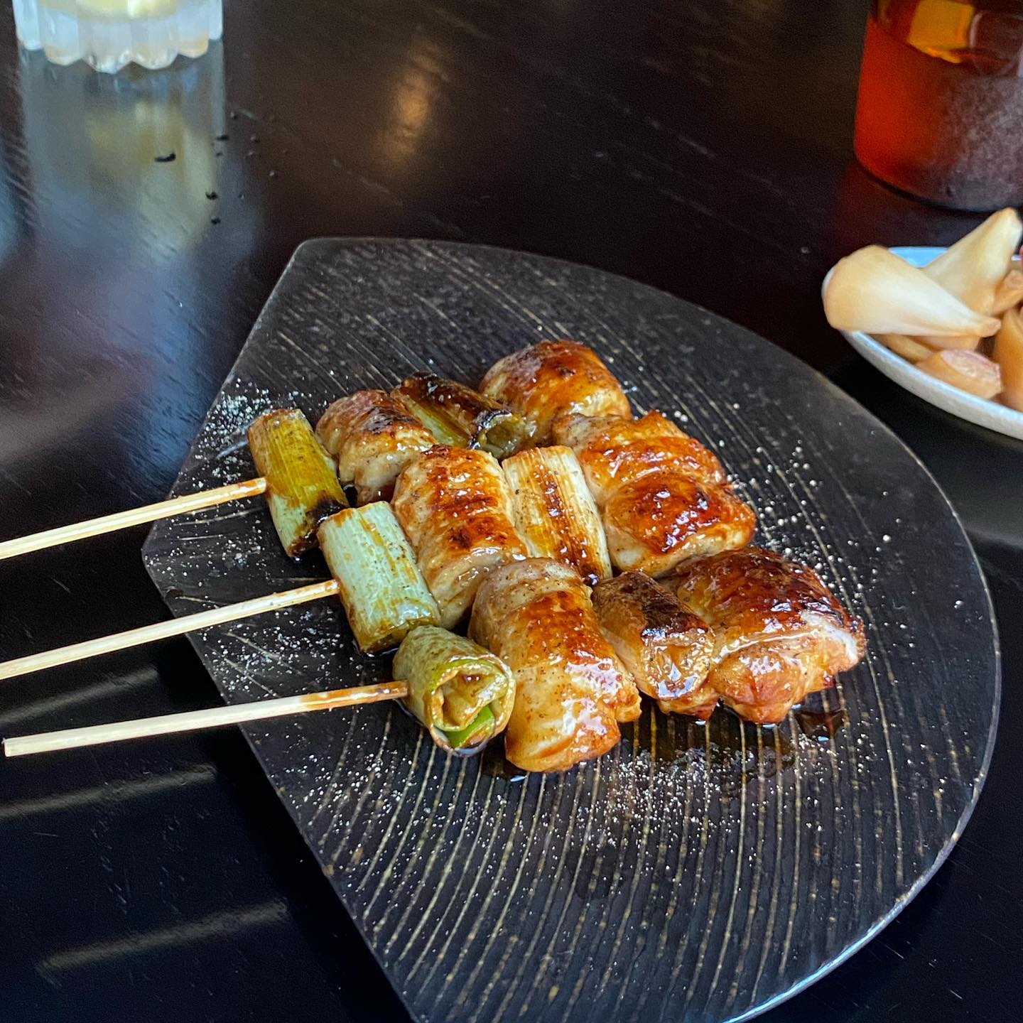#연말모임 추천합니다 요기
야키토리 인당 5만원

분위기 좋고 맛은 더 좋습니다
#하이볼 술술 들아가요🤤
가게 이름은 #야키토리혼바