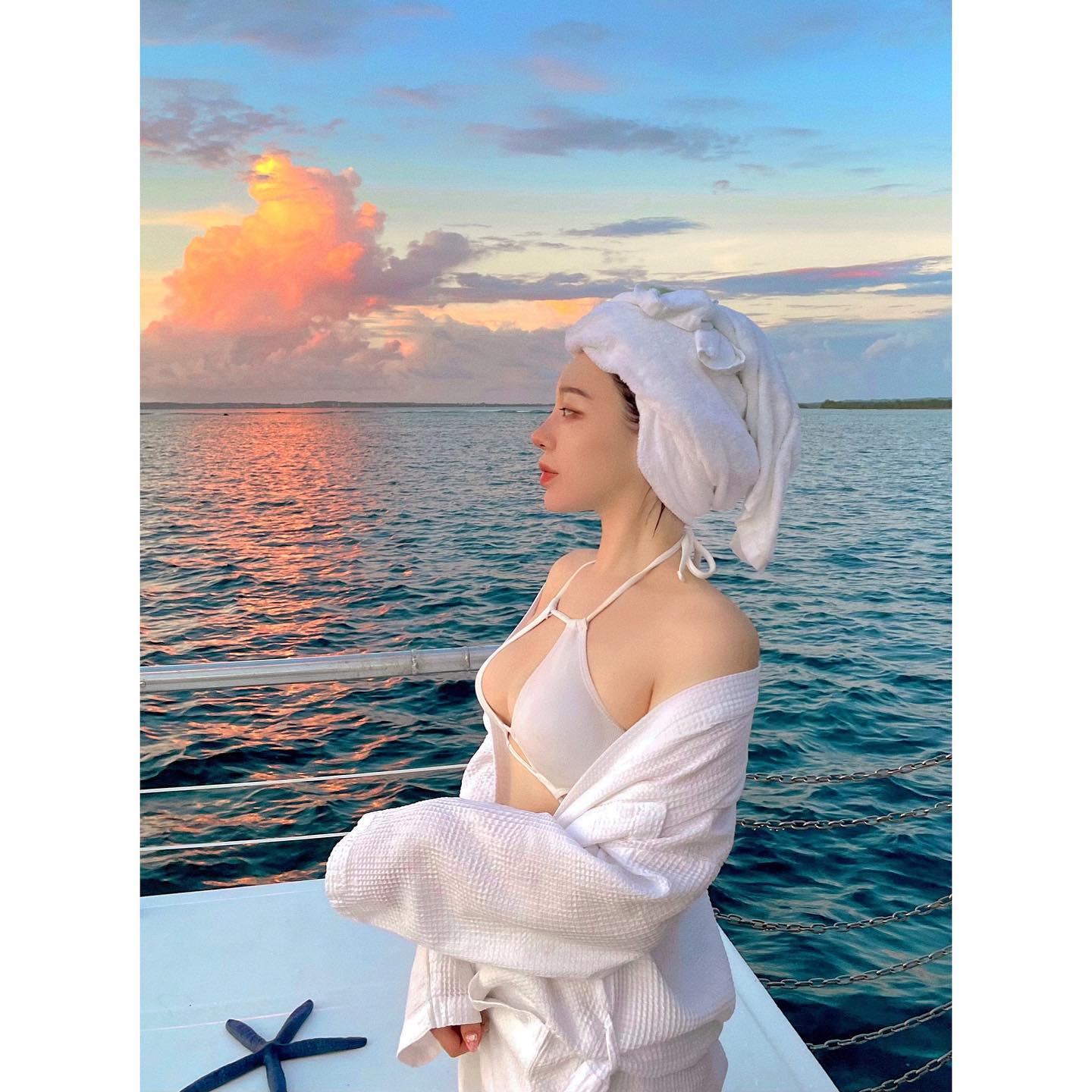 🌅
요트에서 먹었던 회덮밥 또 먹고싶네,,🛥️

#guam #travel #괌 #여행 #요트 #요트투어 #dolphins #돌고래 #돌고래투어 #회덮밥 #맛집 #노을 #선셋 #sunset #풍경 #바다 #스노쿨링 #액티비티