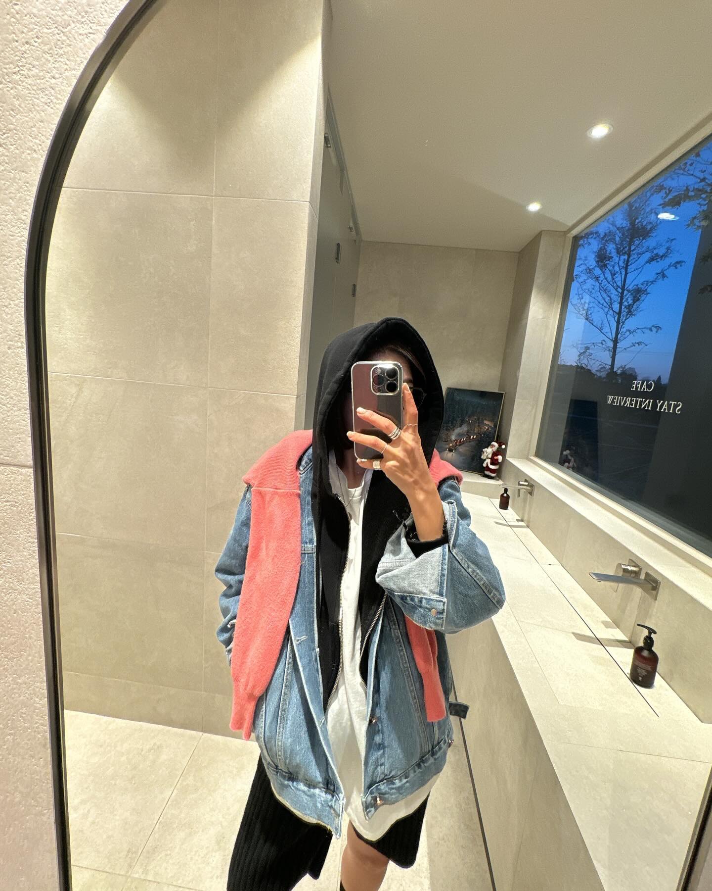피드에 사진 올리는법을 잊어버렸달까,
📸

⠀⠀⠀⠀⠀⠀⠀
⠀⠀⠀⠀⠀⠀⠀

사진찍기가 취미인데,
어따 쓰질못하고,,,있다는,,🫣
⠀⠀⠀⠀⠀⠀⠀

#오랜만