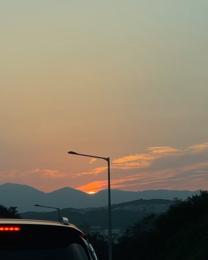 5박6일 캠핑
바다는 여전히 이쁘고
하늘은 더더욱 반짝 🤩
(자리는 아주 깨끗하게 치우고 귀가완료)