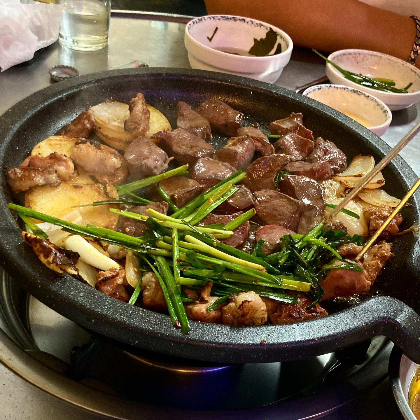 비싸서 자주 못먹는 음식..
그래도 너무 맛있다아..
#곱창 #염통 #구운양파
