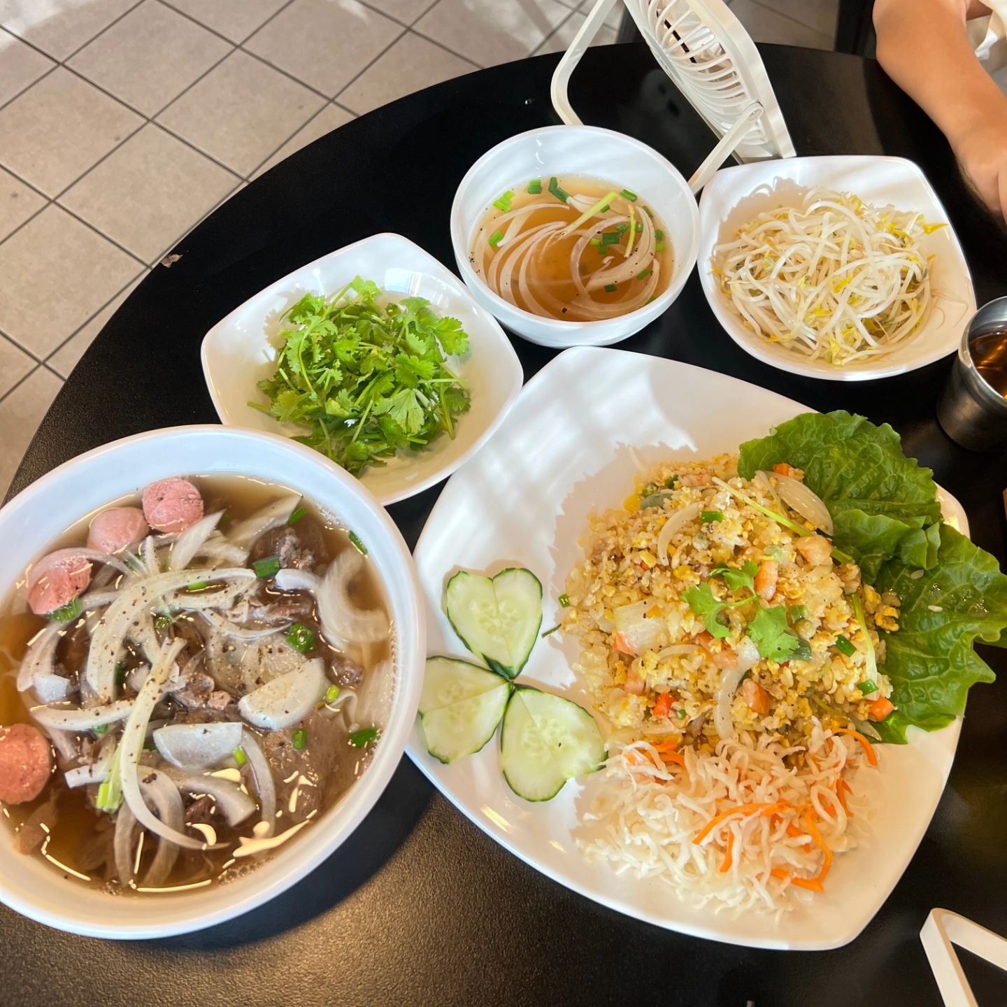 우리동네 한림에 있는 베트남 쌀국수 맛집🥹🩷

베트남커피와 반미도 즐길 수있어서 다양하게 골라먹는
재미도 있음😏

베트남 사장님께서 운영하셔서 진짜 베트남 음식과 비슷하더라구요~~ 쌀국수 좋아하시는분들 꼭 한번 가보시길!

#제주쌀국수 #제주한림쌀국수 #한림읍쌀국수 #한림쌀국수 #제주쌀국수맛집 #제주한림맛집 #한림읍맛집 #협재맛집 #협재쌀국수 #제주도맛집 #제주맛집 #제주여행 #제주도여행 #제주도반미 #제주반미