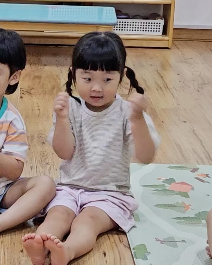 +1033
키즈노트에 영상올라오면 좋앙🤍
역동적인 유나모습 볼수잇어서ㅎ
#오늘하루#유나얼굴보며#마무리