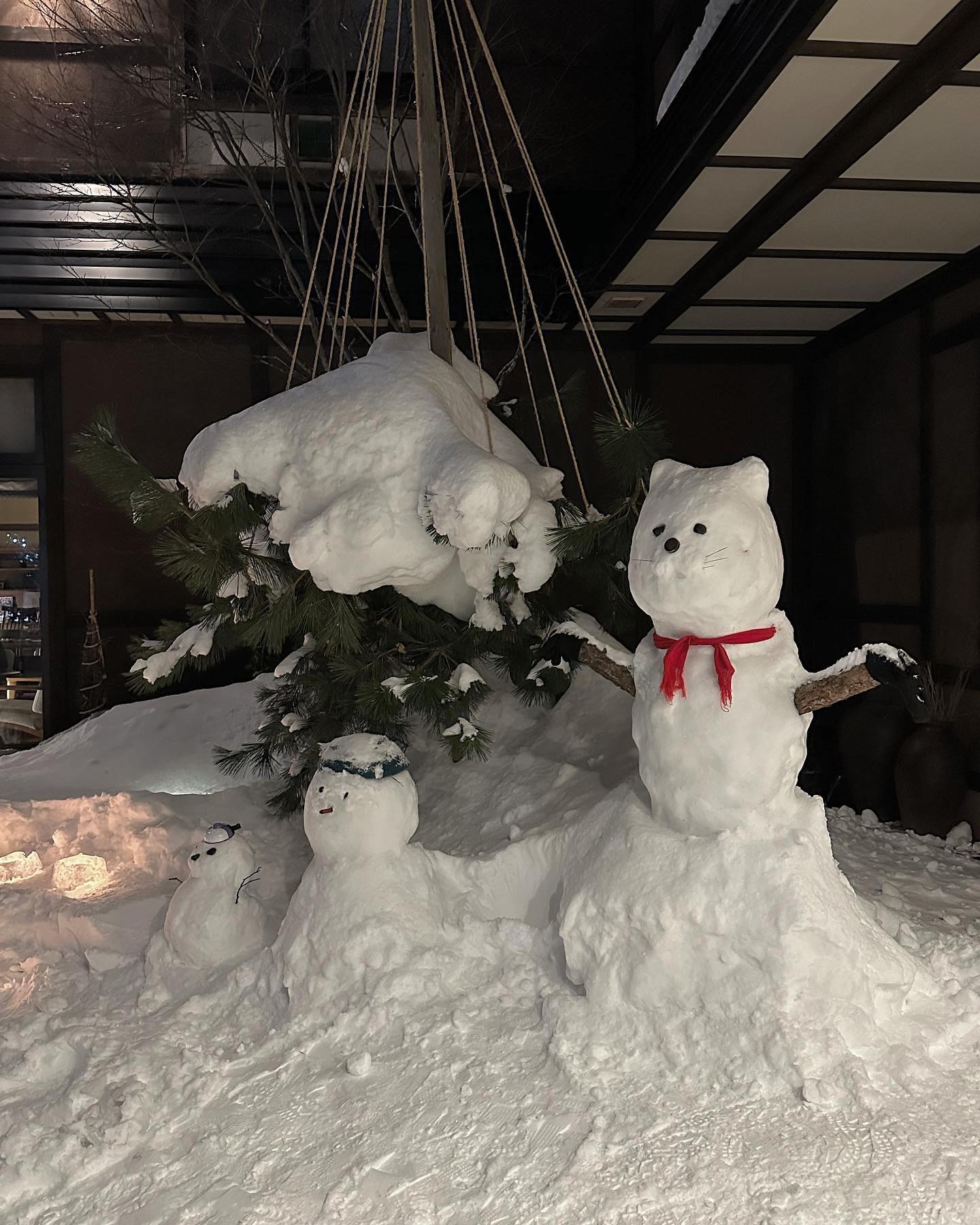 가본 곳 중 규모, 분위기, 서비스가
정말 압도적으로 좋았던 오타루 료칸 고라쿠엔🩵
료칸에 준비되어있는 썰매 타보고싶었는데 
결국 못타고왔다… ㅠㅠ역시 료칸 1박은 넘 짧고 아쉬워😭 
담에 간다면 여유있게 즐기고 와야지❣️
.
.
.
#dailybnee삿포로여행
