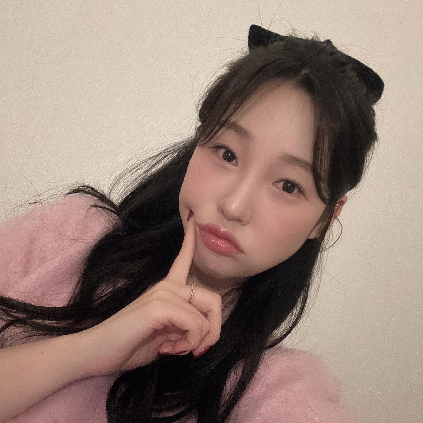 머리에 리본 꽂아봄🎀