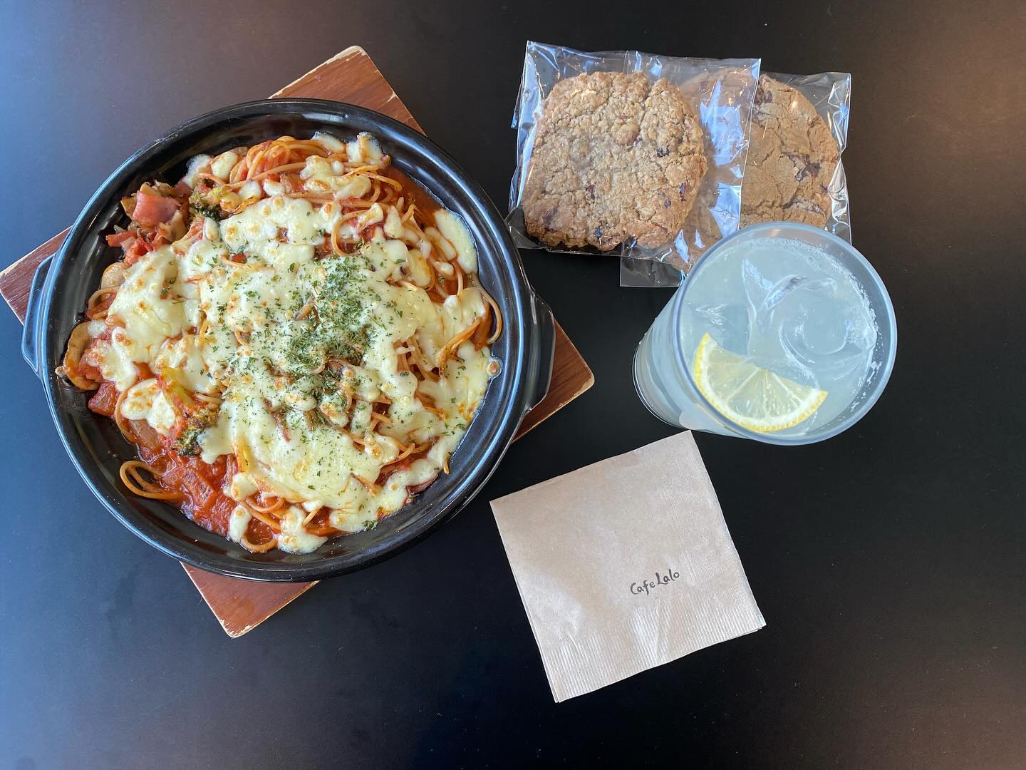 정말 좋아하는 카페인
카페랄로❤️
⠀
여기는 브런치도 맛있고
베이커리류도 천연 발효종으로 만든 유기농 빵에
커피나 쿠키류까지 정말 맛있어서
제가 정말 자주 찾아가는 곳이예요!
⠀
카페 규모도 정말 크고
3층에는 날이 풀리면 루프탑도 있어서
데이트를 하러 가기도 좋은 곳🎶
⠀
#카페랄로#용인대형카페#용인수지카페#신봉동카페#용인브런치맛집#용인레스토랑#카페랄로메뉴#먹스타그램#요리그램#맛스타그램#먹스타그램#맞팔#요리스타그램#쿡스타#가정식#집밥스타그램#먹스타#맛스타