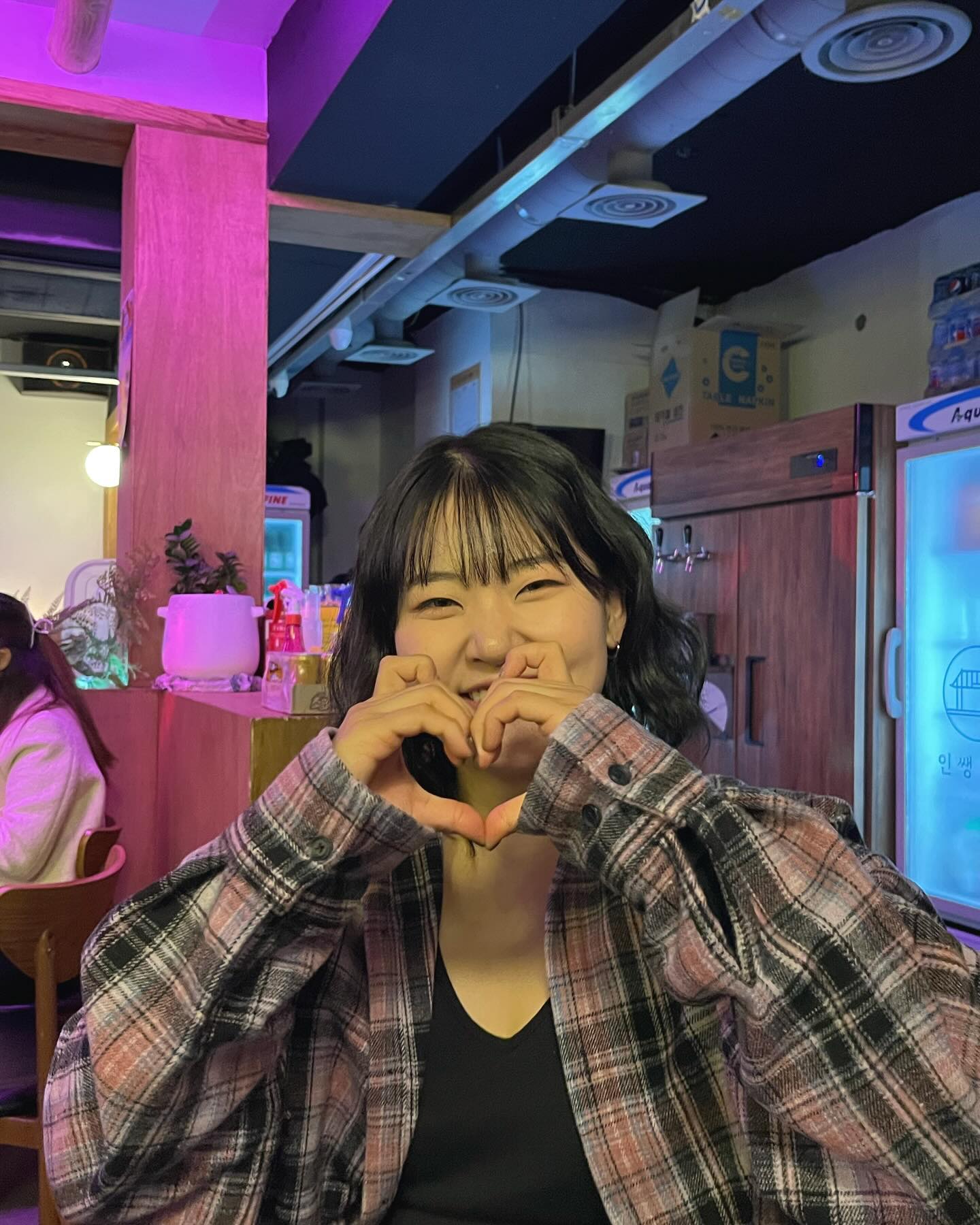 요즘 인싸들은 고양이하트한다던데👀