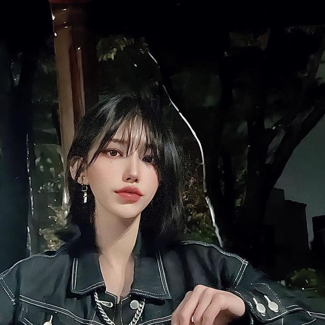  이래뵈도 I입니다만 on Instagram: "#첫줄#광고#협찬
요새 내 최애간식
일 마치고 고된 금요일 저녁엔
 “황홀태”와 함께 맥주 한쟌~🍻
.
.
.
술 먹을때 너무 헤비하면 술이 안 들어가서 가벼운 마른 안주를 주로 찾게 되는데 보통 흔한 먹태와 달리 이 황홀태는 북어중에서 가장 최고급인 황금빛의 황태를 자연에서 3개월 이상 수분없이 건조하여 완젼 바삭바삭 왠만한 과자 저리가라~
.
.
.
황태만 먹으면 담백해서 좋지만 그래도 소스가 빠질수 없는데 진짜 그냥 간장에 청양고추 마요네즈 넣은 소스랑 달리 가쓰오부시로 감칠맛을 더 해서 진짜 소스가 미쳐따는 말 밖에는 ...💜
.
.
.
한번 뜯으면 못 멈춰서 앉은 자리에서 다 먹게 되지만 혹시나 영상의 방법으로 소스를 다 버무린 후 남게되면 다음에 먹을때 전자렌지나 에어프라이기에 
돌려서 먹어도 간이 쏙베어 있는 맛있는 황홀태를 즐길수 있을꺼 같아요! 근데 진짜 광고 아니더라도 계속 사먹을 정도로 진짜 바삭바삭하고 소스 너무 내스타일이야...🥰
.
.
.
단백질 가득으로 건강하고 다이어트 걱정없는 간편란 술안주 “황홀태”로 즐거운 술자리 만드세오😝

https://bit.ly/44z7AHw

#맥주안주#술안주#혼술#와인안주#캠핑안주#황태과자#황태스낵#캠핑간식#영양간식 #맥주안주 #혼술안주 #와인안주 #캠핑안주 #캠핑간식 #극장간식 #사무실간식 #셀카 #셀피#셀스타그램#selca#selfie#selstagram#좋아요#소통#like#daily#일상#불금"